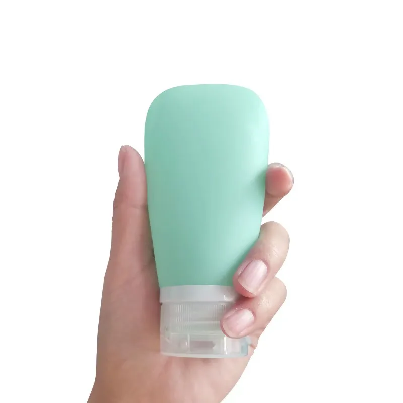 Hot Selling Innovative Product Ideas Reusable Portable Travel Accessories Squeeze Shampoo Bottle Toiletries Set