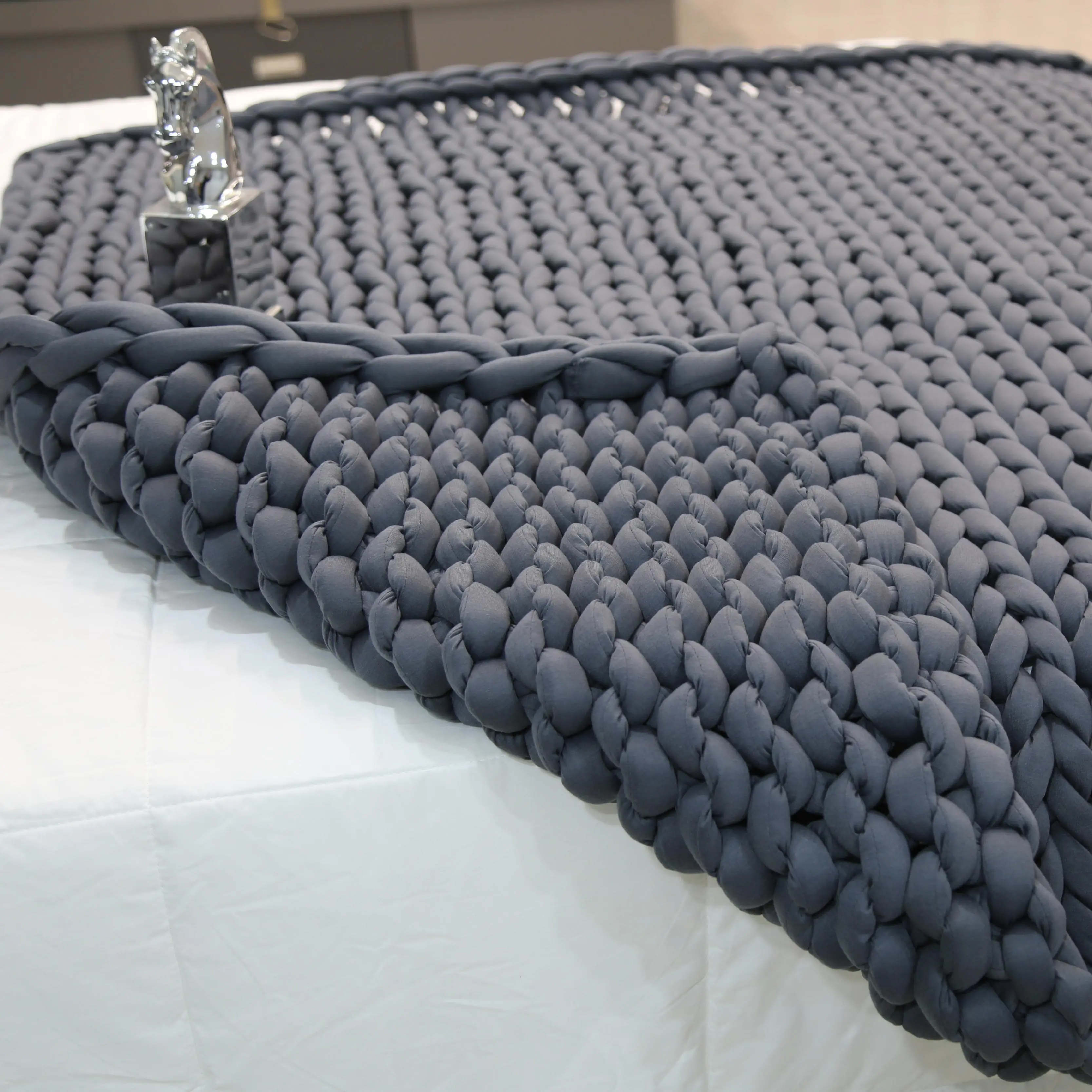 Luxury Super Thick Cozy No-Shedding Braided Cable Knit Winter Blanket Chunky Knitted Heavy Weighted Throw with Cooling Feature