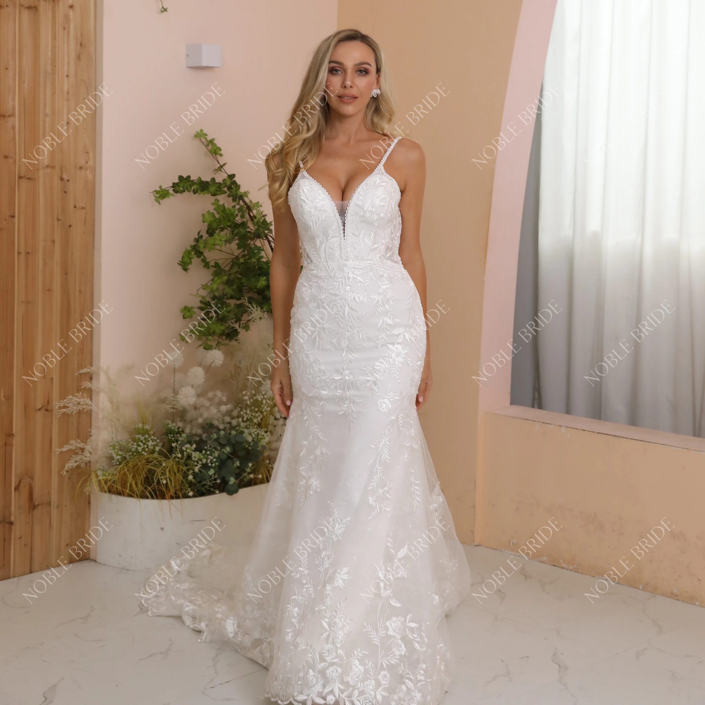 Factory Wholesale Price V-neck Wedding Dress Mermaid Wedding Dress Modern Women Lady Elegant Bridal Gown