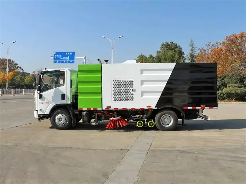 Brand New Japan Isuzu 4x2 High Efficiency Broom Vacuum New Road Sweeper Automatic Dumping Floor Sweeper Truck hot selling