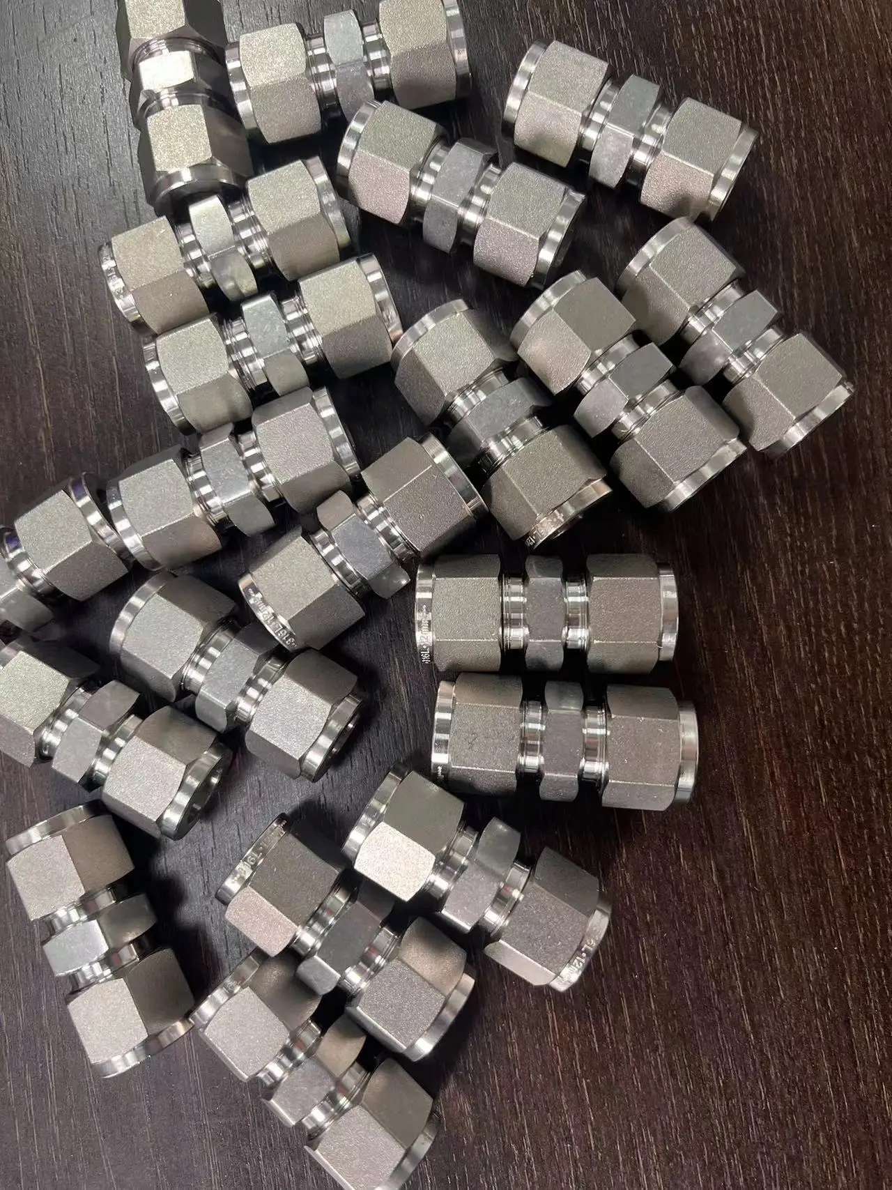 Tube connector  316 SS Stainless Steel Instrument Fitting 1/4 tube Body Double Ferrule Tube Union Elbow 90 Deg