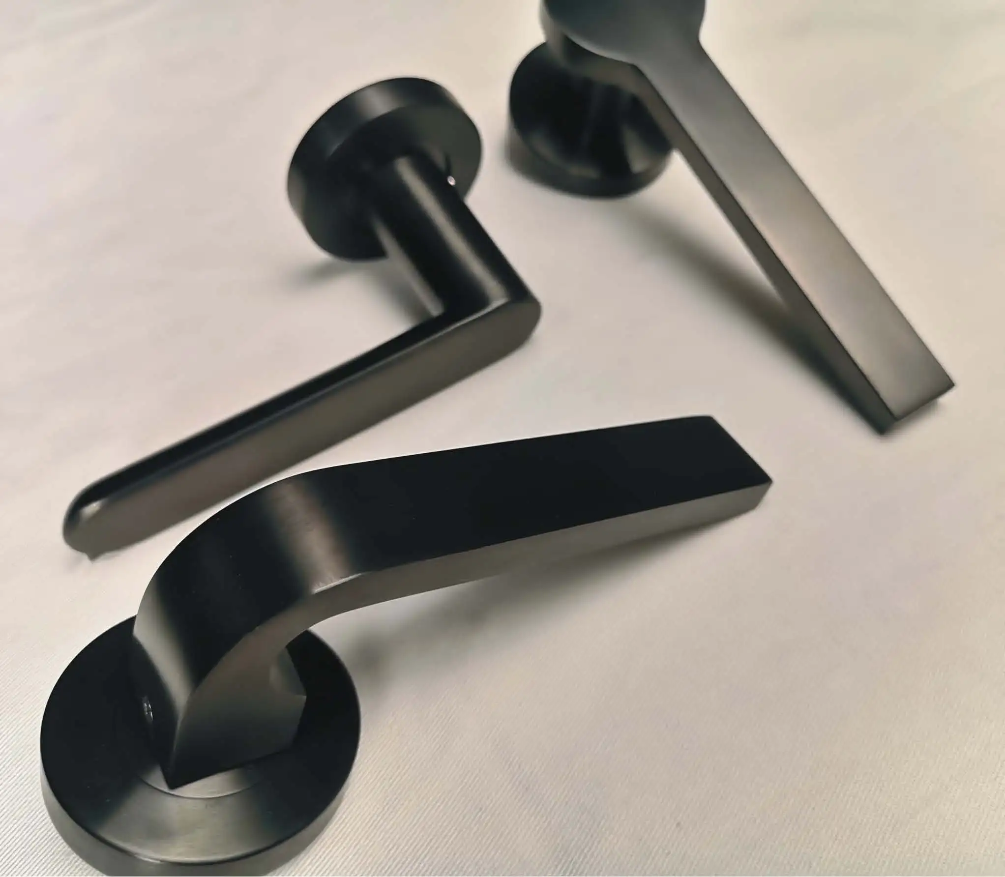 Stainless Steel 304 Tubular Door Lever Handle on Rose