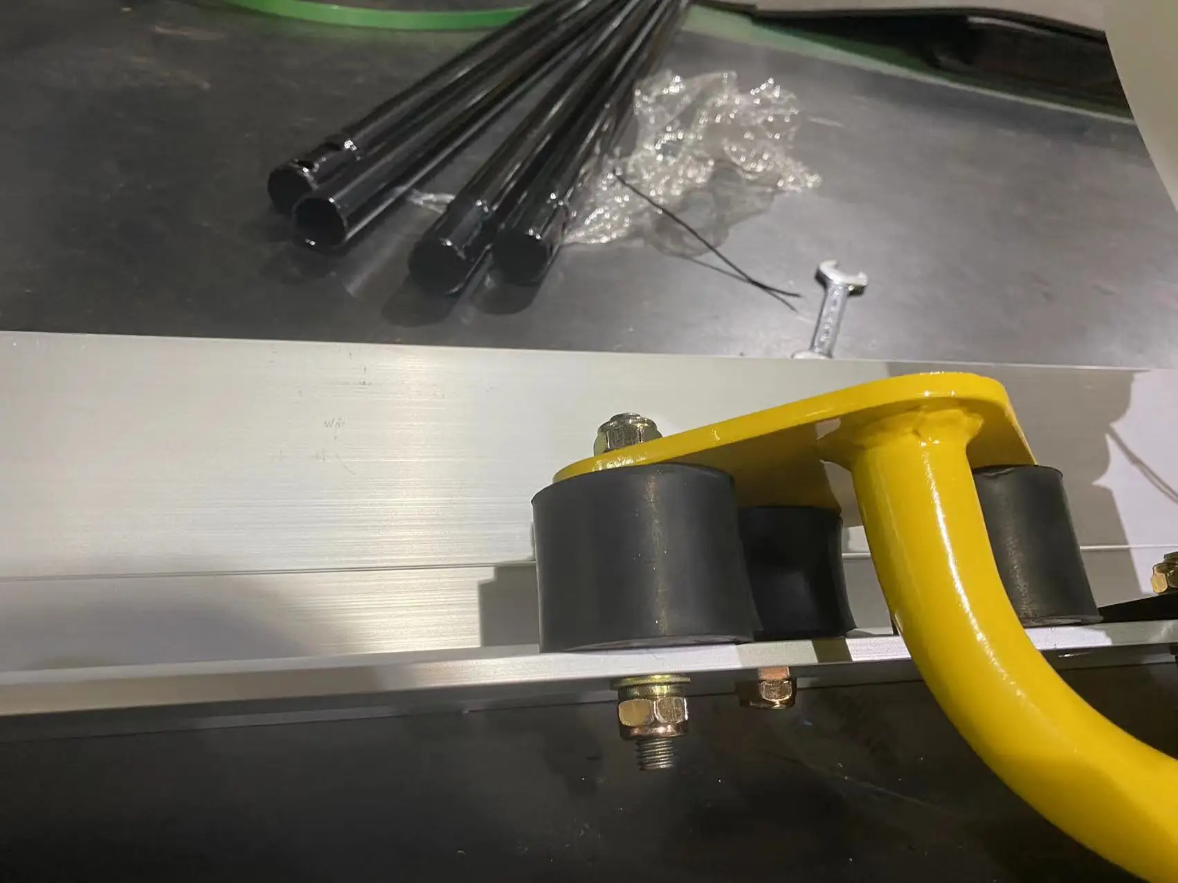 VIBROPAC Gasoline engine powered floor road surface finishing concrete screed with 4m blade concrete leveling machine