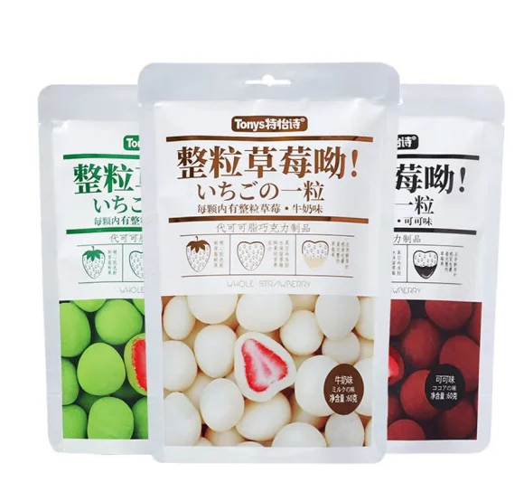 Hot Sale Whole Strawberry Sandwich Chocolate Layered Candy Exotic Snacks Milk Chocolate Flavors