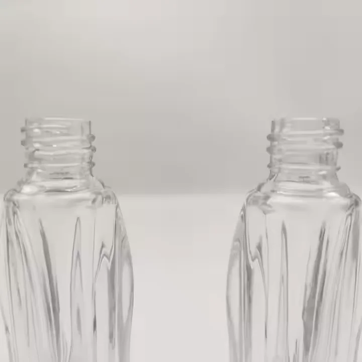 Factory direct sales Special offer High quality 18ml  glass fishtail shape perfume bottle with plastic spray pump screw pump