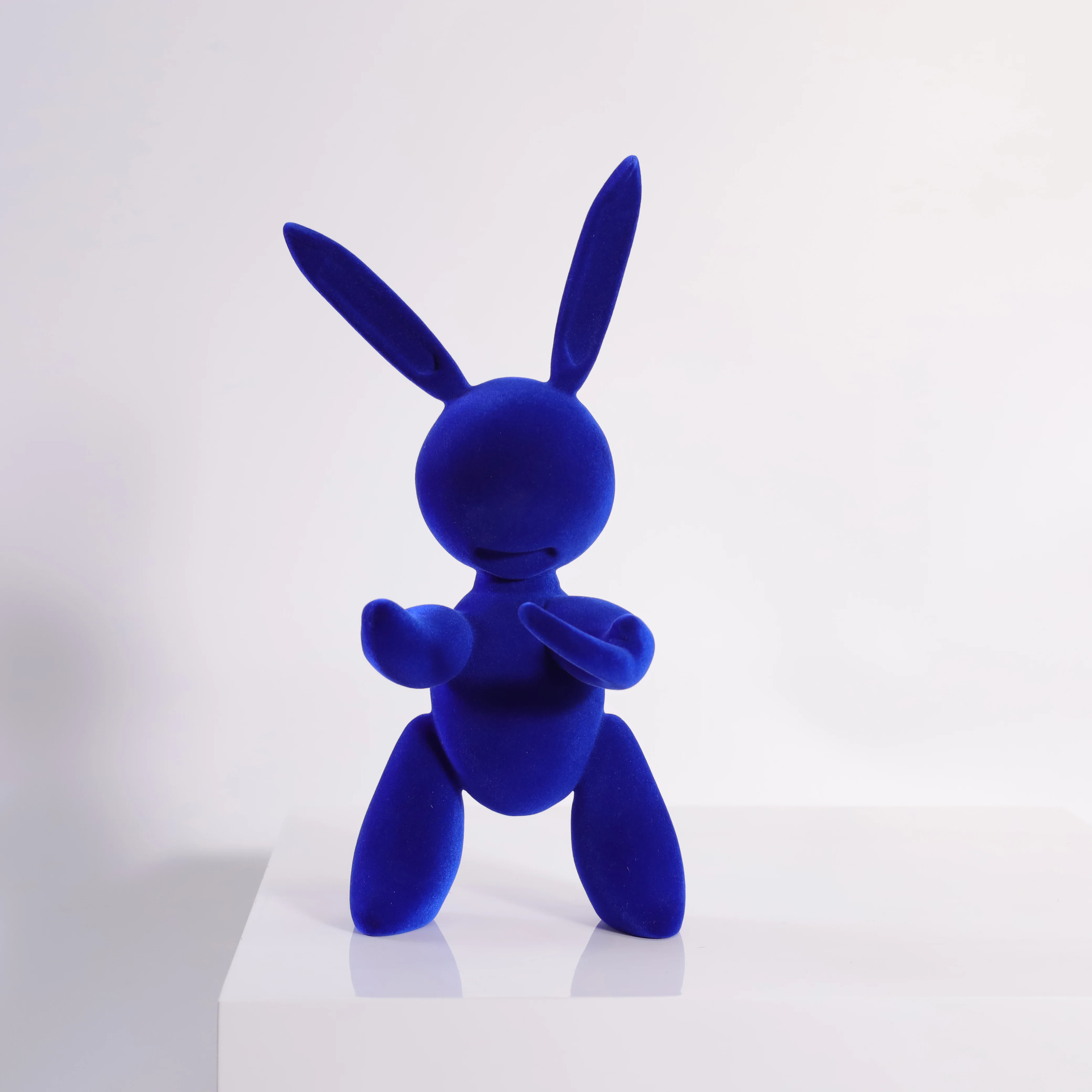 modern home decor figurines Cartoon Rabbit Sculpture resin animal ornaments crafts Art desktop objects