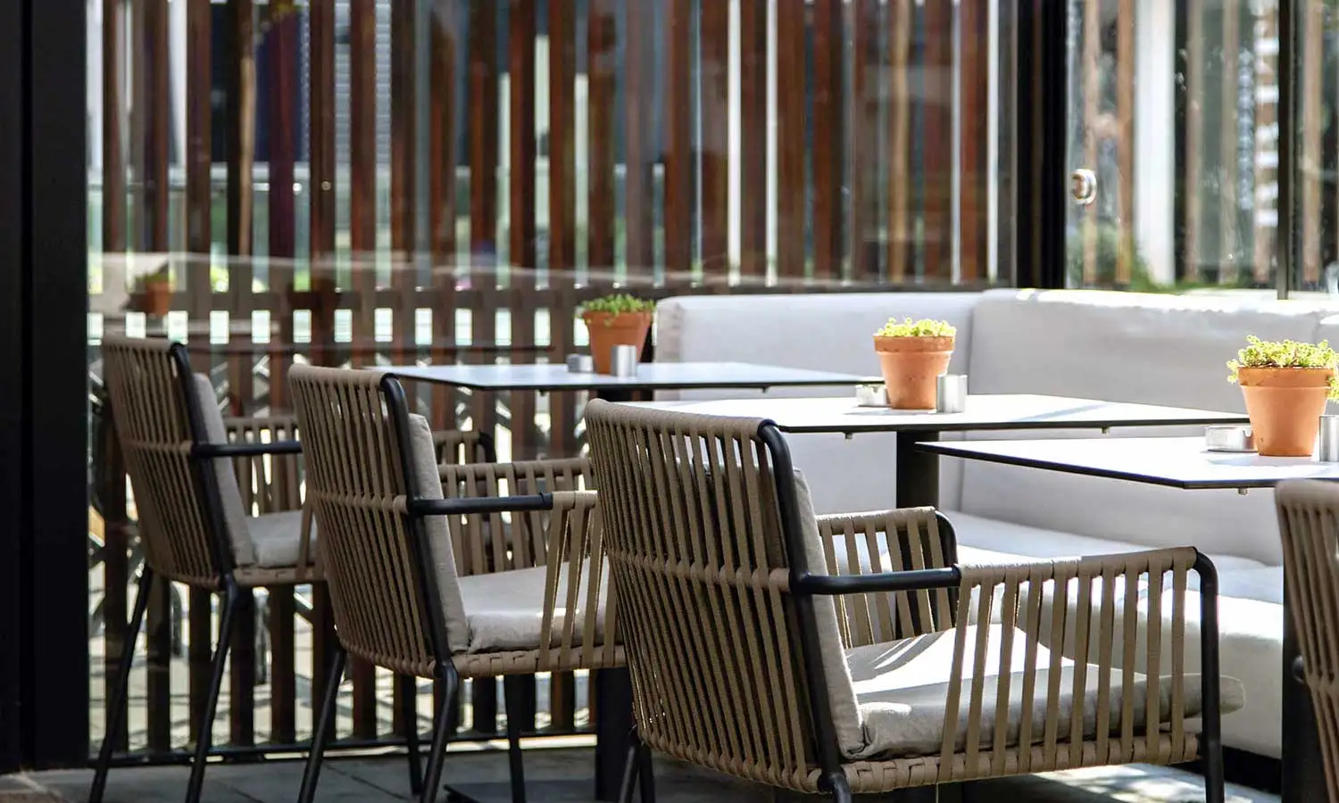 Custom Oem Outdoor Table Modern Bar Furniture Bar Table