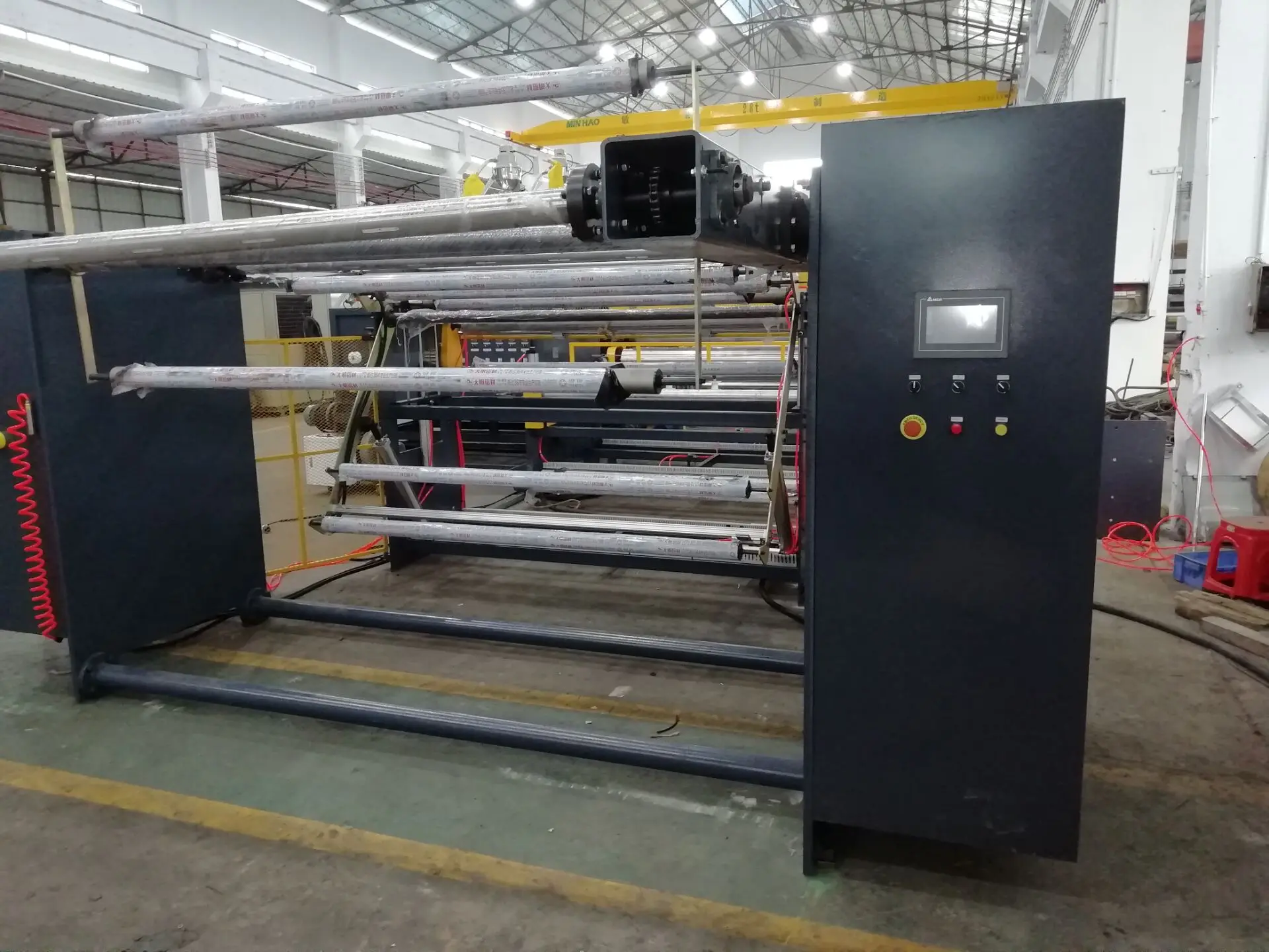 Трехслойная пластиковая воздушно-пузырчатая пленка оберточная машина