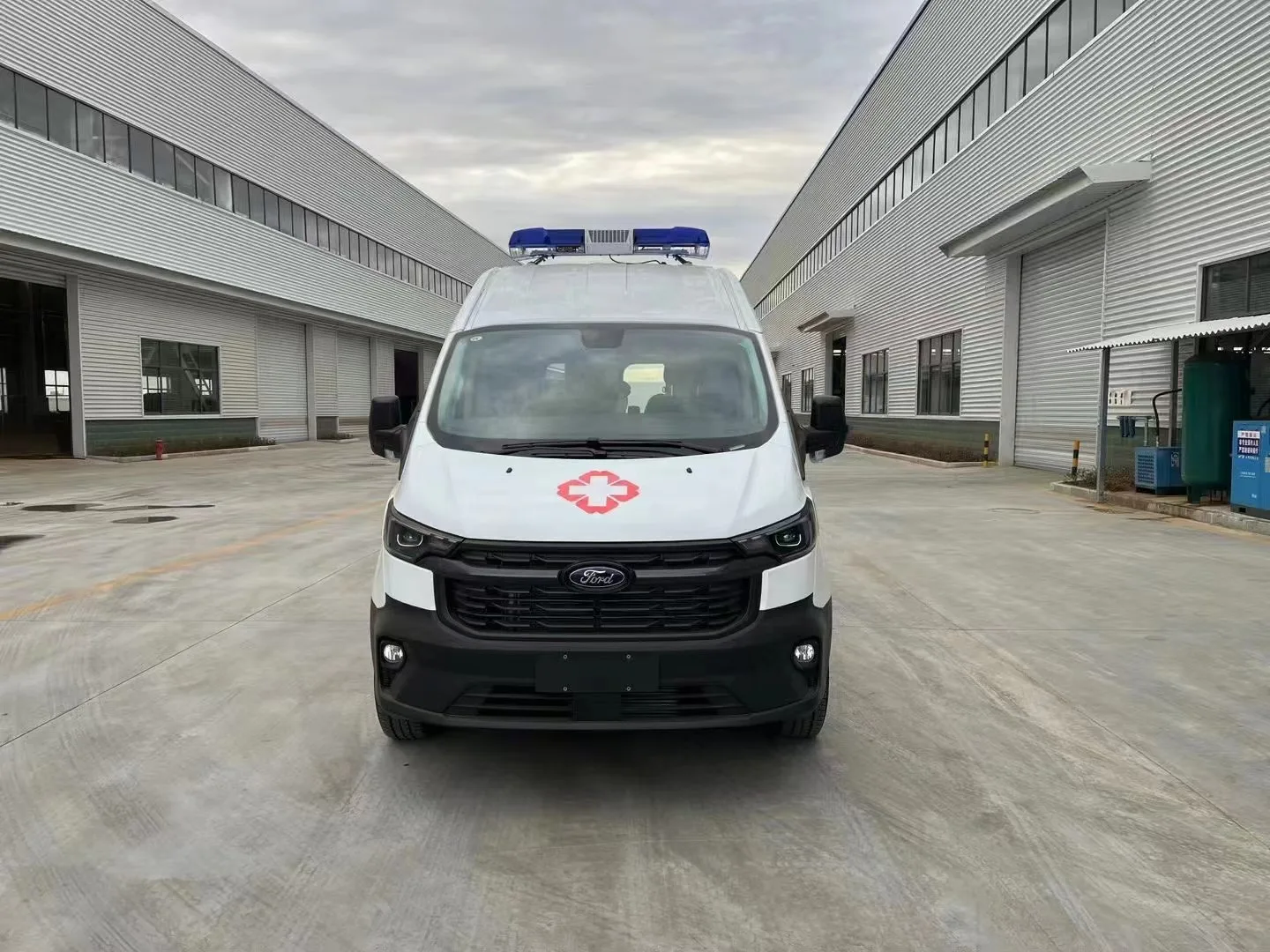 Hot Sale New ambulance car rhd dimensions emergence Vehicles ICU ambulance in japan