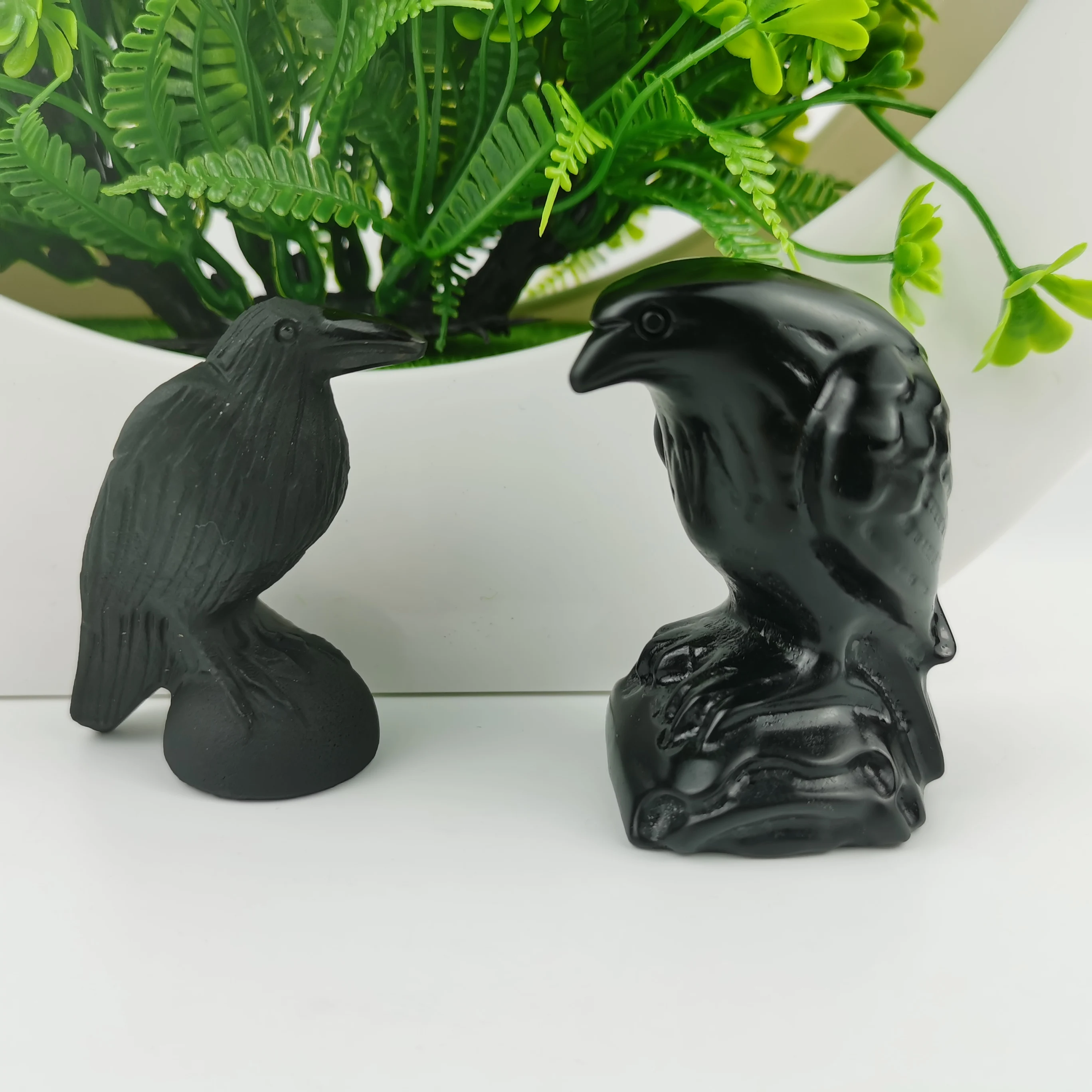 Wholesale natural crystal carving bird crafts crystal stone black obsidina yooperlite raven