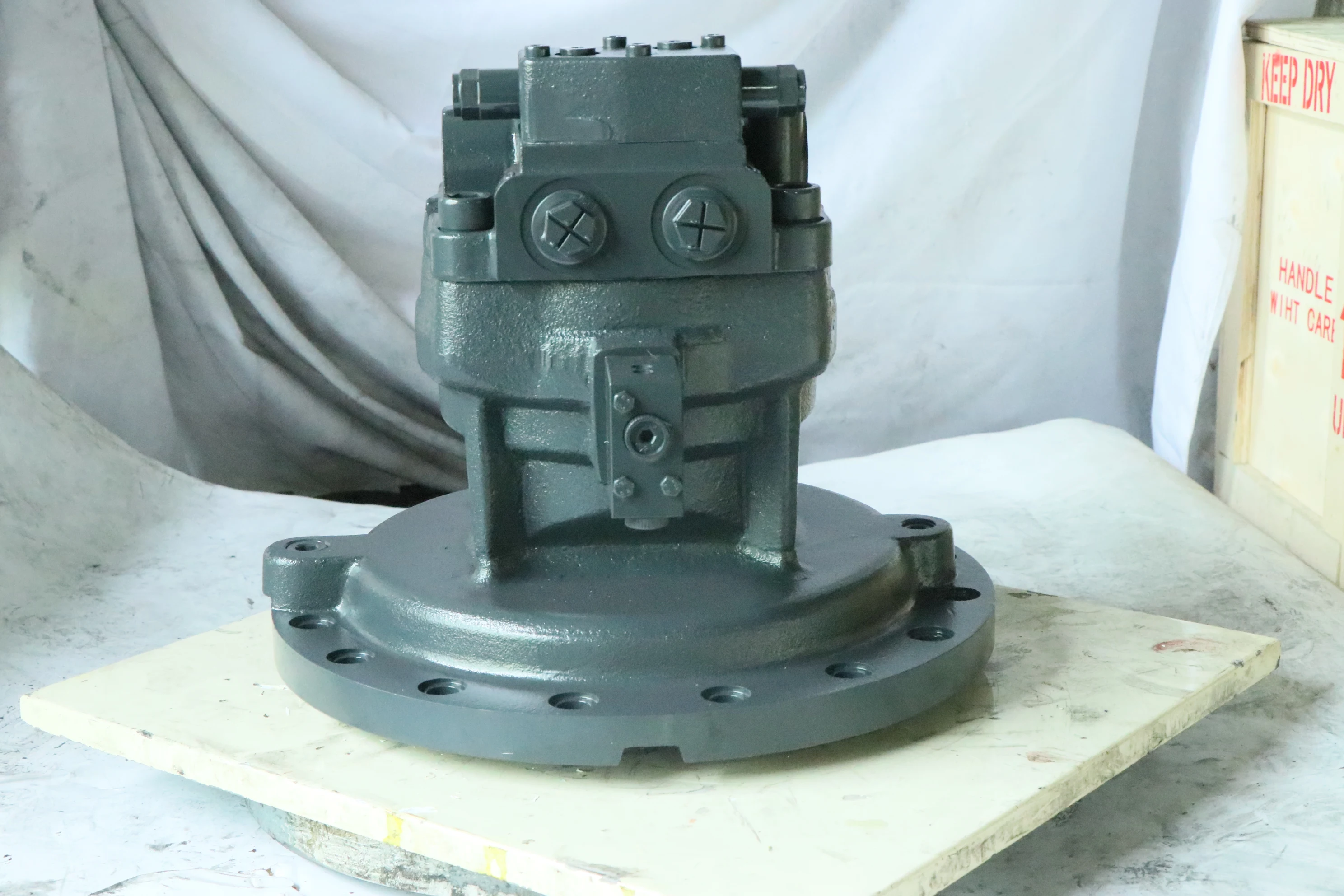 Benling is suitable for EC240excavator spare parts swing motor swing motor assembly