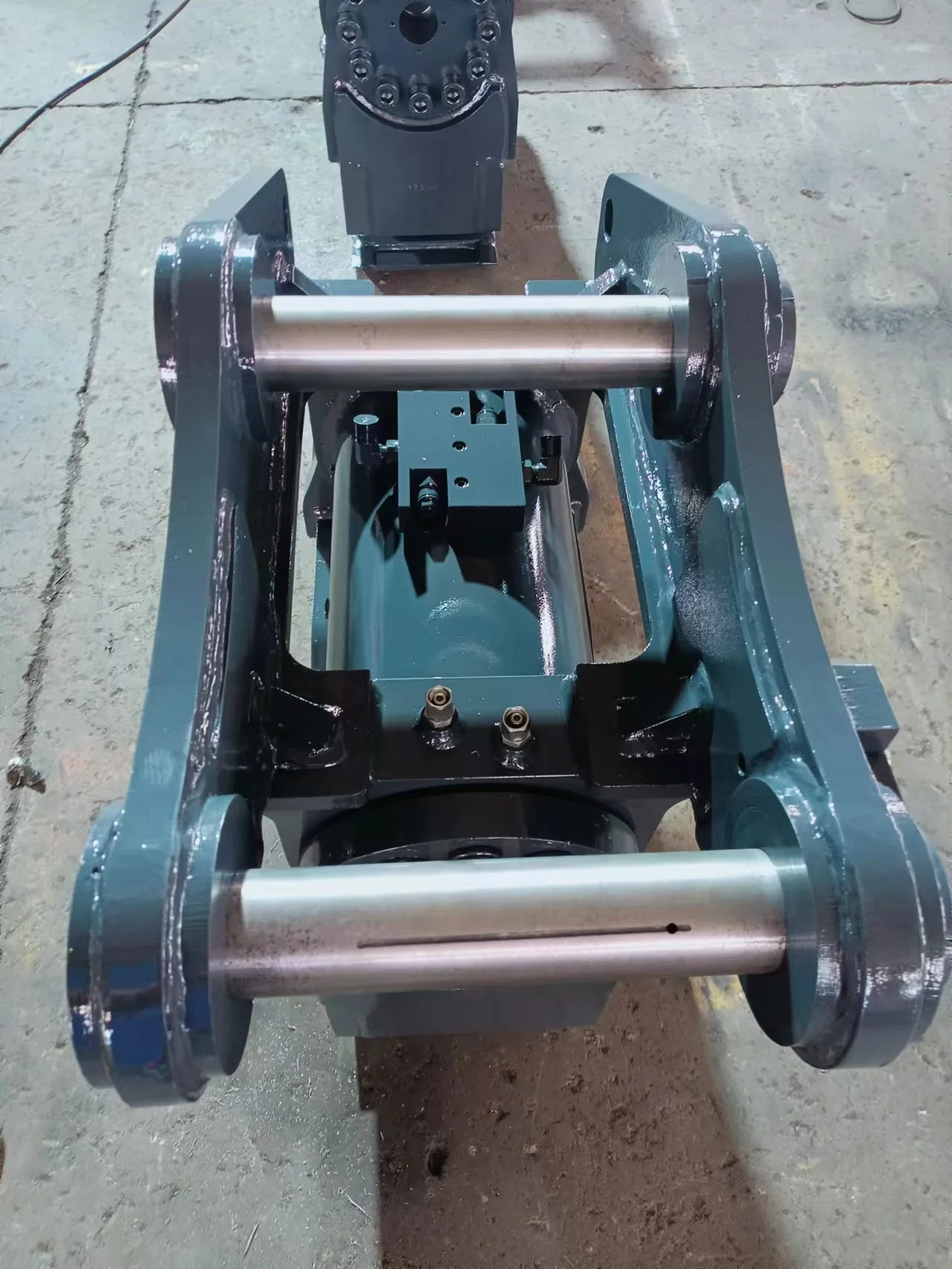 Hydraulic double locking quick hitch coupler tilting hitch for excavators