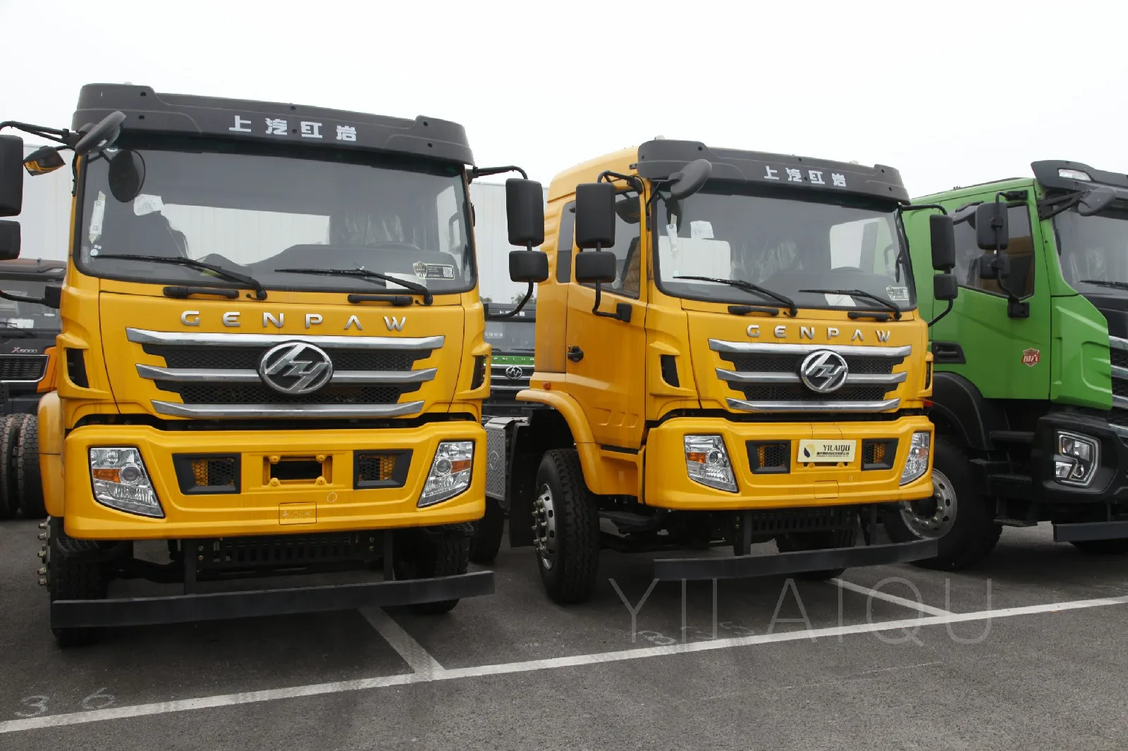 China Brand Heavy Duty Truck SAIC Hongyan genpaw H6 240HP 4X2 9.6M Van Truck CQ5187XXYEY05711J HY genpaw Tractor Truck Cargo Van