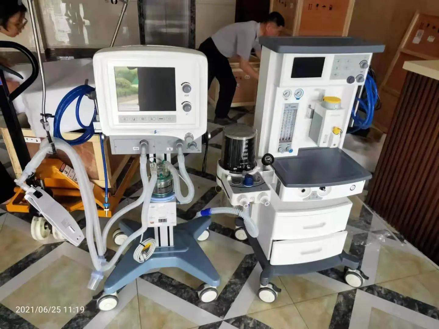 S1600 Replace Spontaneous Breathing ICU Ventilator Machine Basic Model