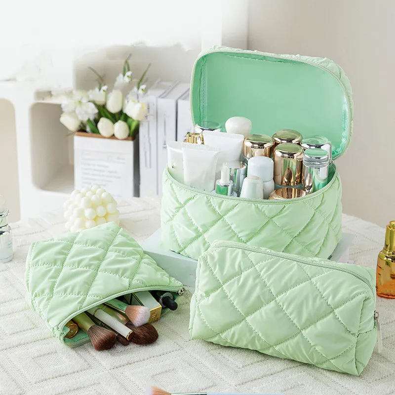 Hot Selling Down Feather Waterproof  Nylon Large Capacity Travel Cosmetic Bag Makeup Bag Portable Three-Piece Set