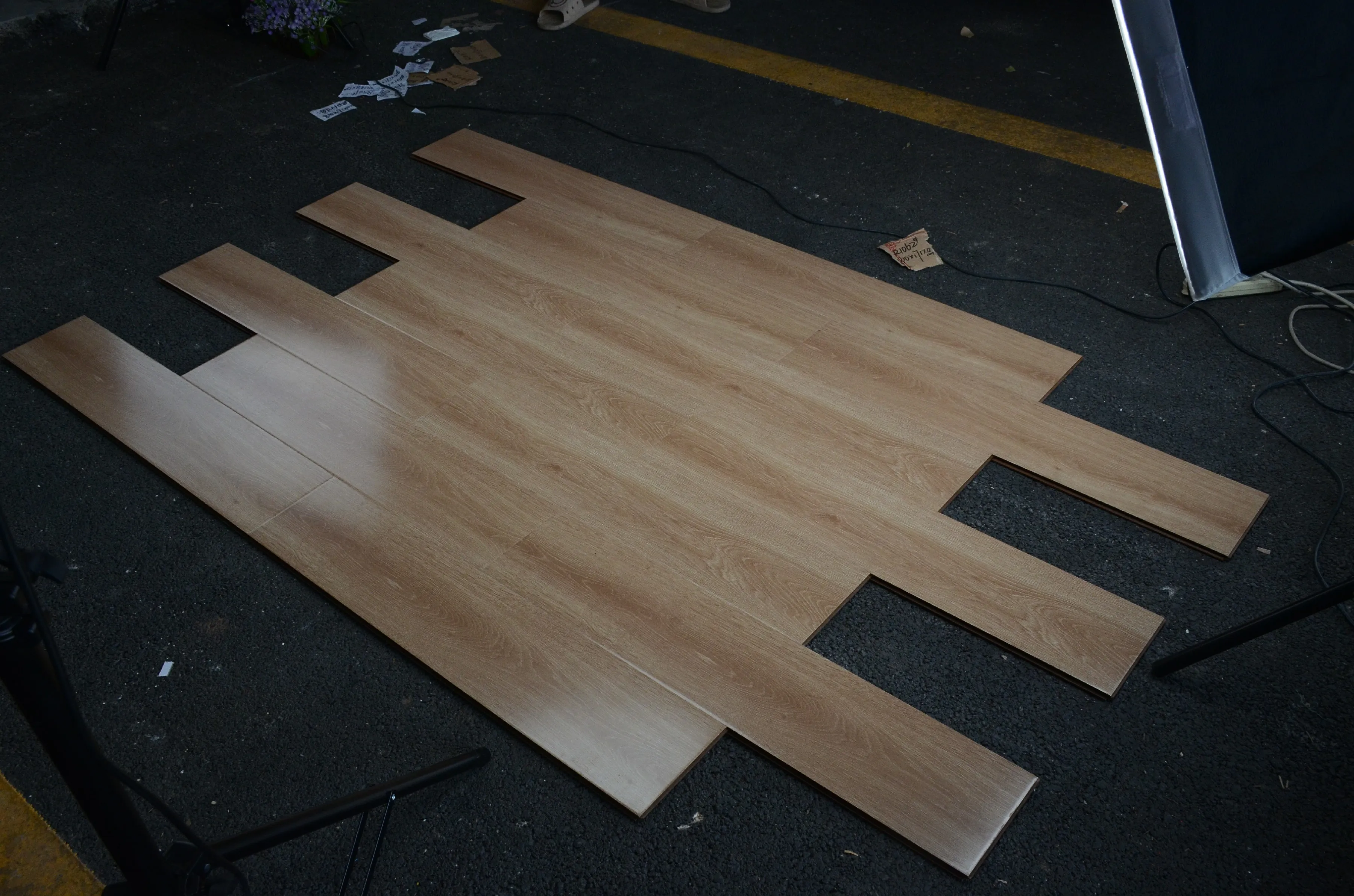 Beach cottage wood look floor tiles durable  indoor smooth surface wooden floating parquet flooring