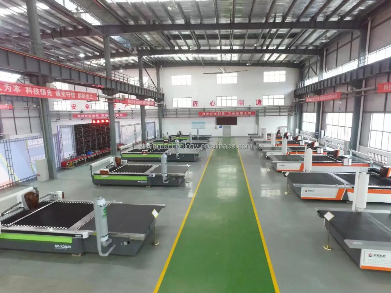 Plushy toy cut bear dolls cut  Auto clothing fabric cutting machine full  automatically with high precision 1mm