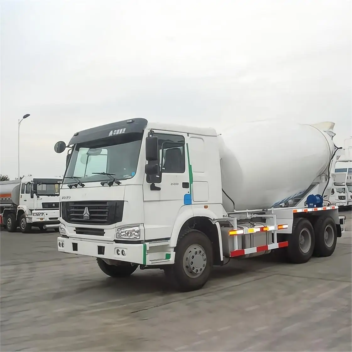 Factory Supply Attractive Price HOWO FAW Shacman Concrete Mixing  Heavy Duty Cement Tank Concrete Pump Mixer Vibrator Truck