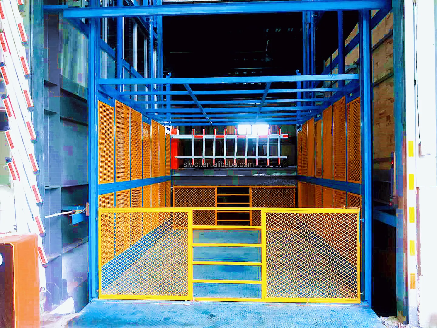 2 ton Industrial Goods Lift for Sale Vertical Hydraulic Warehouse Cargo Lift