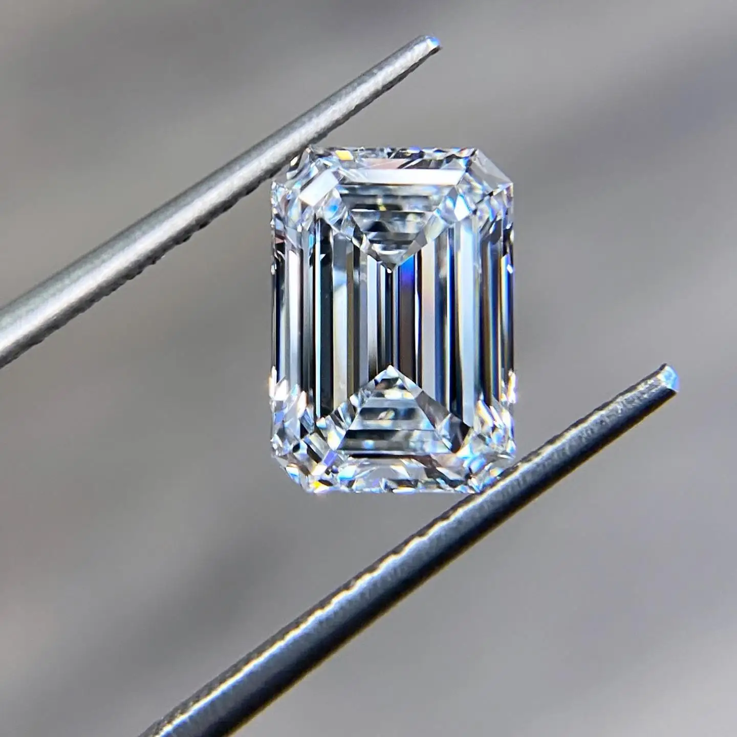 Hailer Custom IGI/NGTC certified VVS-VS Emerald cut CVD HPHT Lab Grown diamonds