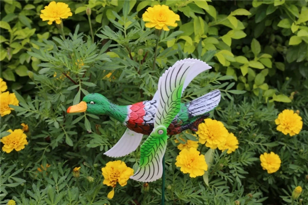 Osgoodway Good Performance Plastic Garden Ornaments Duck Wind Spinner Picks Plastic Garden Stake