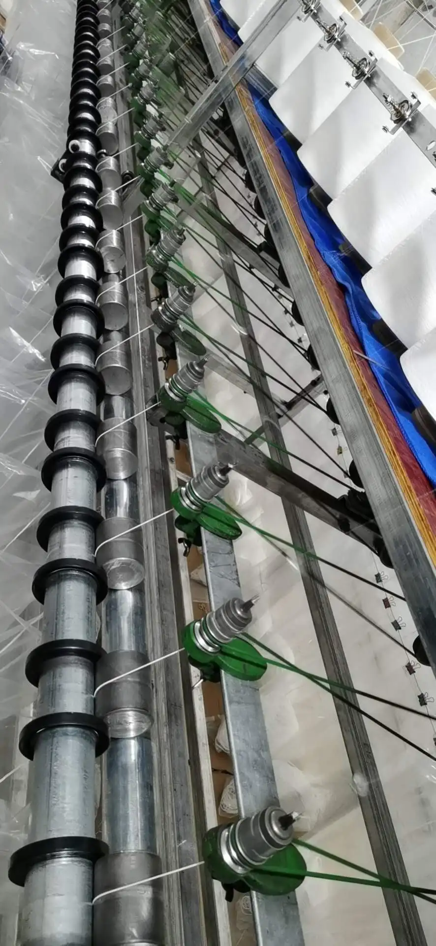 Машина для изготовления одноразовых ушных петель для маски для лица