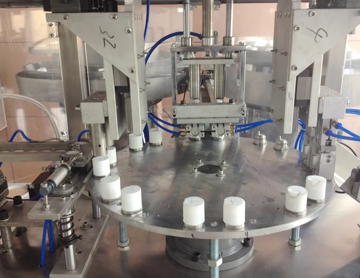 
top disc top cap closure lid tapa assembly machine 