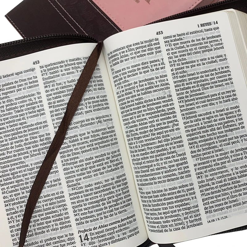 Color hot selling hardcover paper printing bronzing customizable Bible books printed Christian Bible