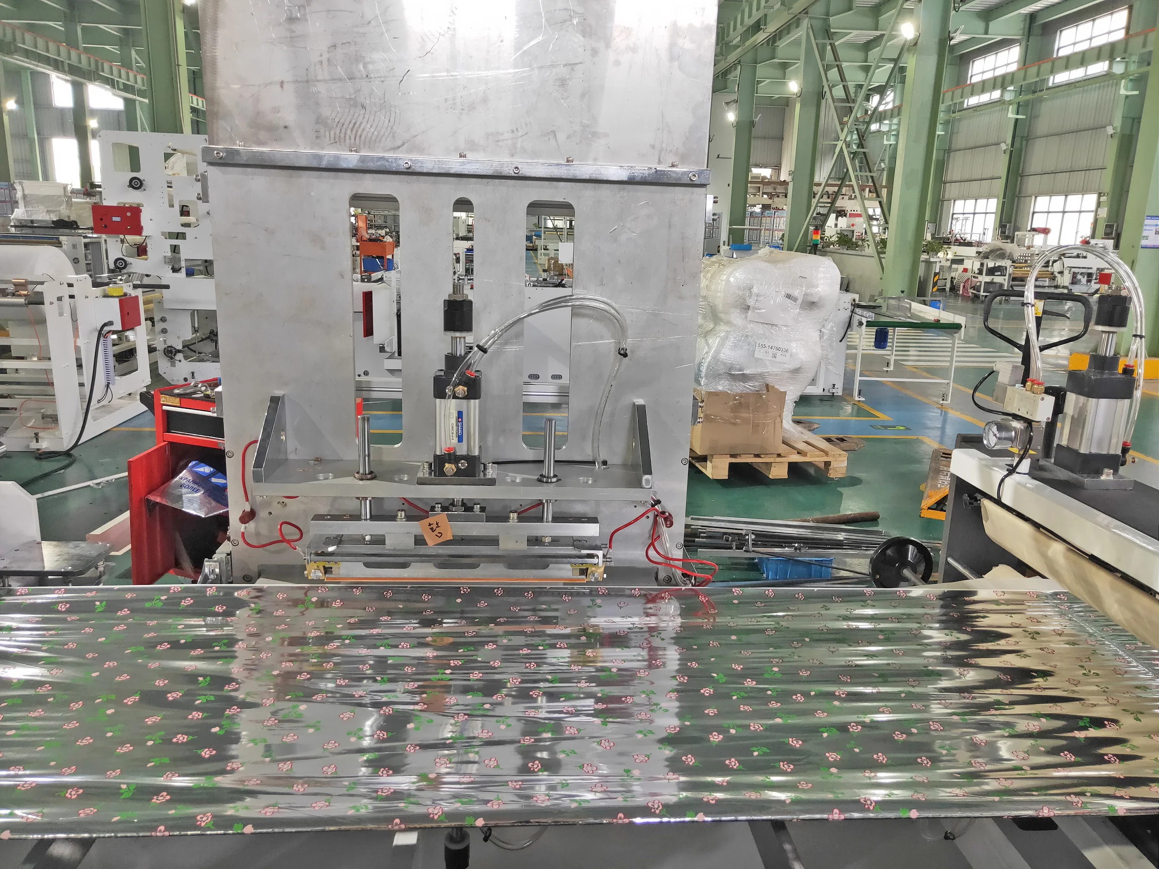 Automatic isothermal bag making machine with rigid handle heat preservation