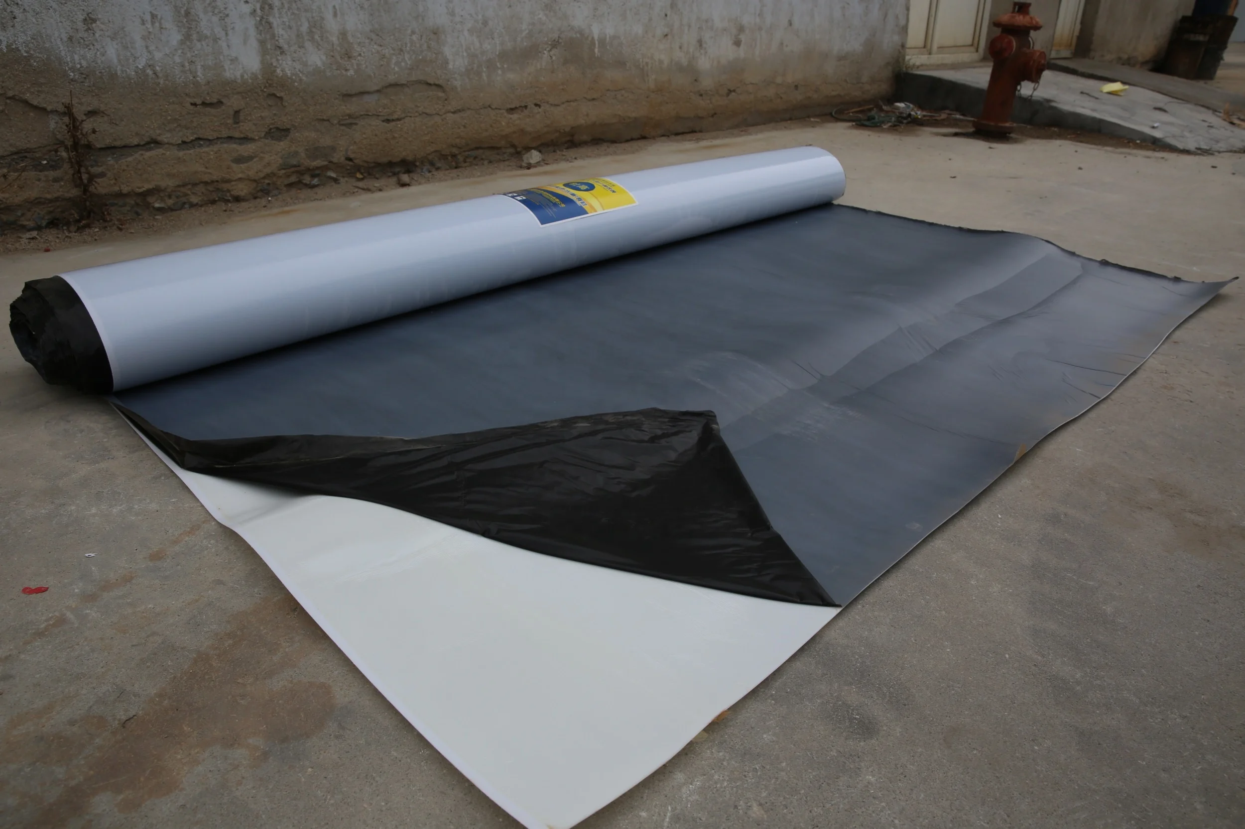 PE Self-Adhesive Waterproof Roofing Membrane Coil-Shaped 2mm Thick Rolls Flat Roof Leakage Protection Hotels Buildings Asphalt