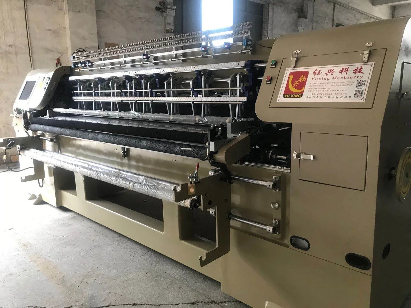 Computerized multi-needle lock stitch quilting machines for quilters