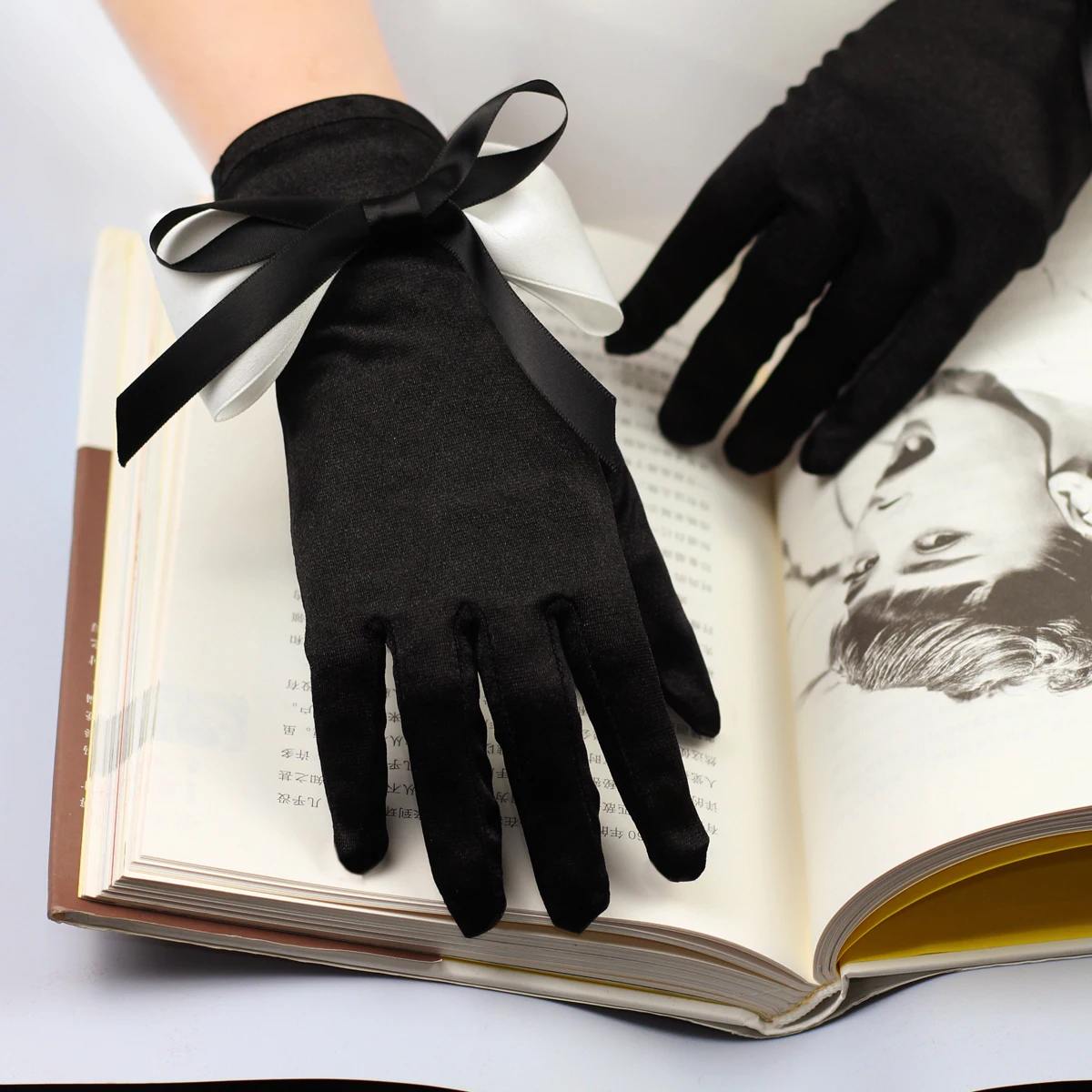 WG033 Exquisite Wedding Bridal Black Short Satin Gloves Ribbon Bow Women Brides Bridesmaid Wrist Finger Gloves