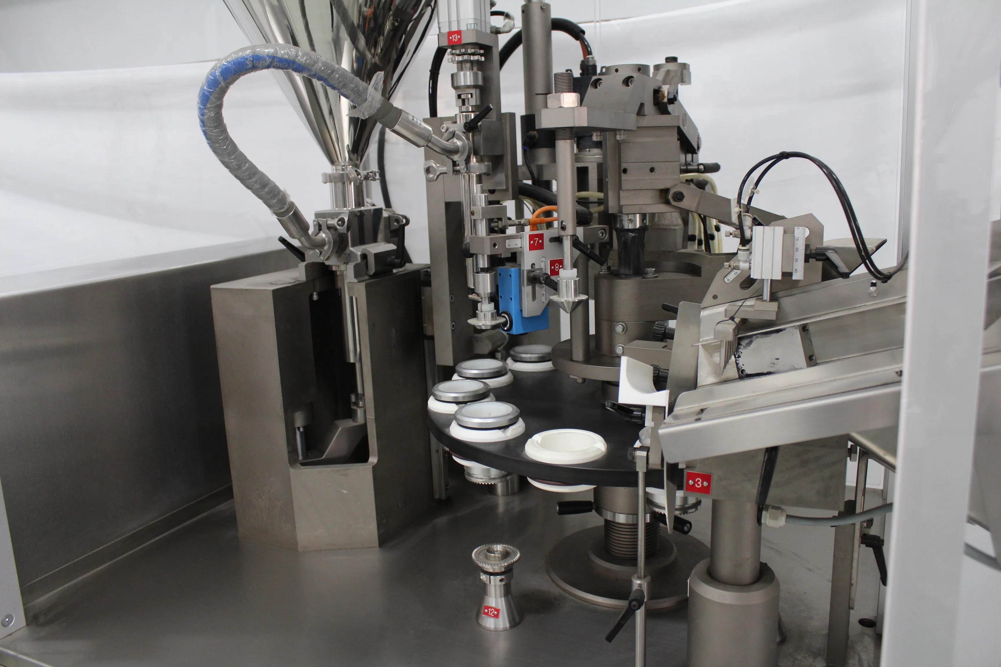 Automatic Tube Filling Sealing Packaging Machine For Cosmetics