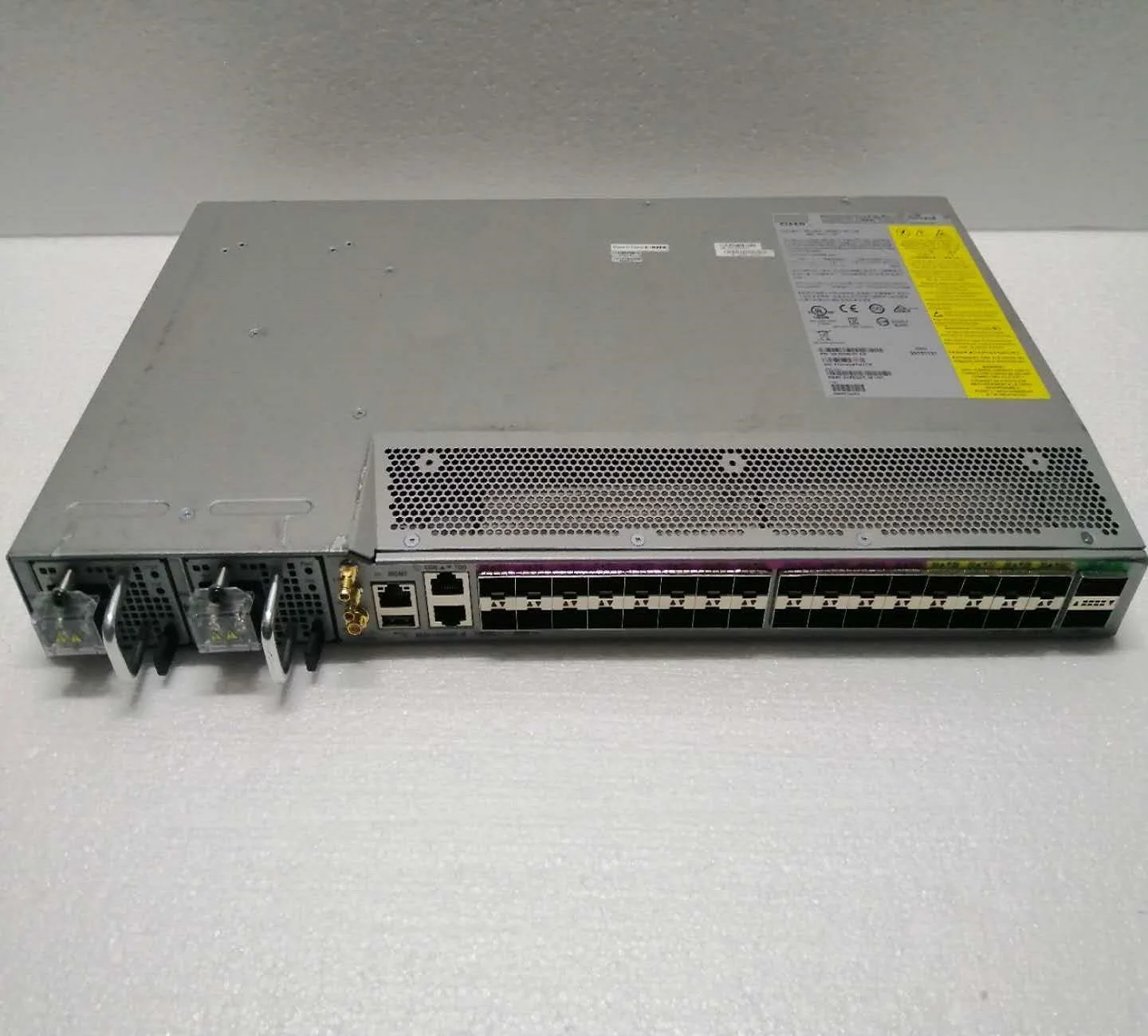 NCS-540 маршрутизатор N540-24Z8Q2C-M порт управления с двойной блок питания постоянного тока