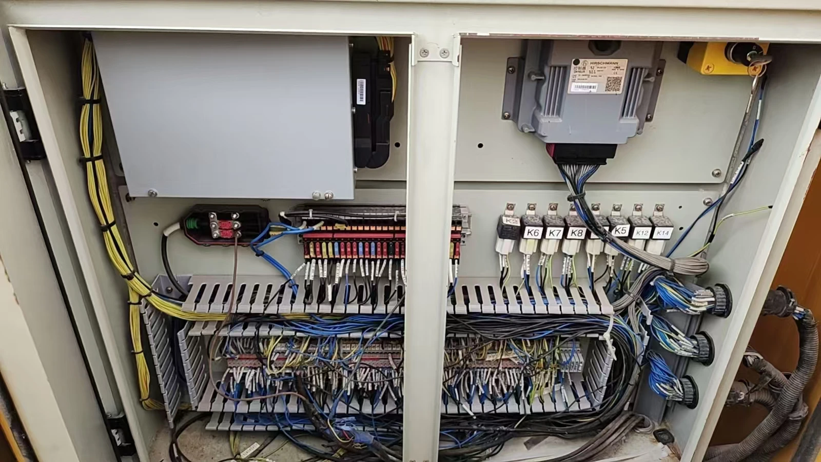 XCMG 150 Ton Mobile Crawler Crane XGC150 Used Hydraulic Boom Crawler Crane Price