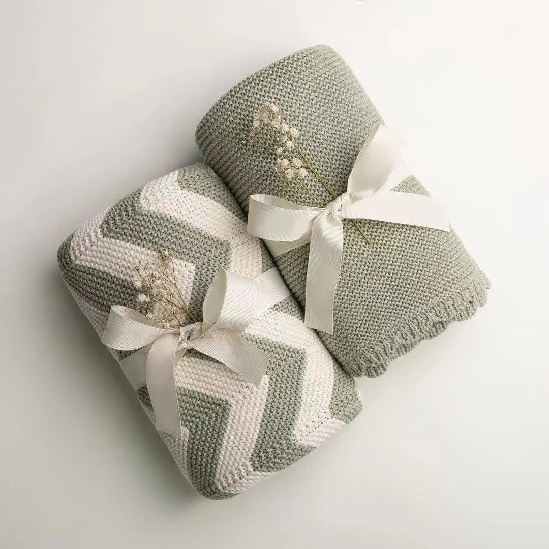 2024 new design GOTS organic cotton baby knitted comforter security  blanket gift box set for newborn