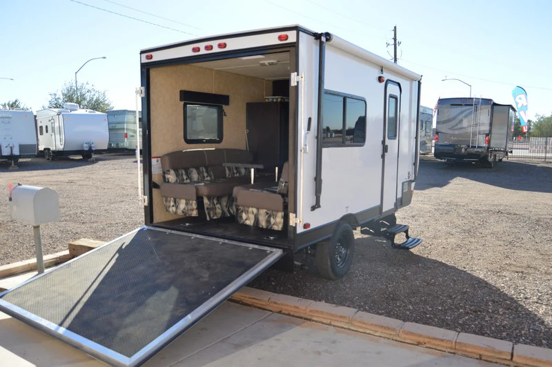 Off Road 12ft Mini Touring Camping Toy Hauler with Foldable Sofa and Toilet for Sale