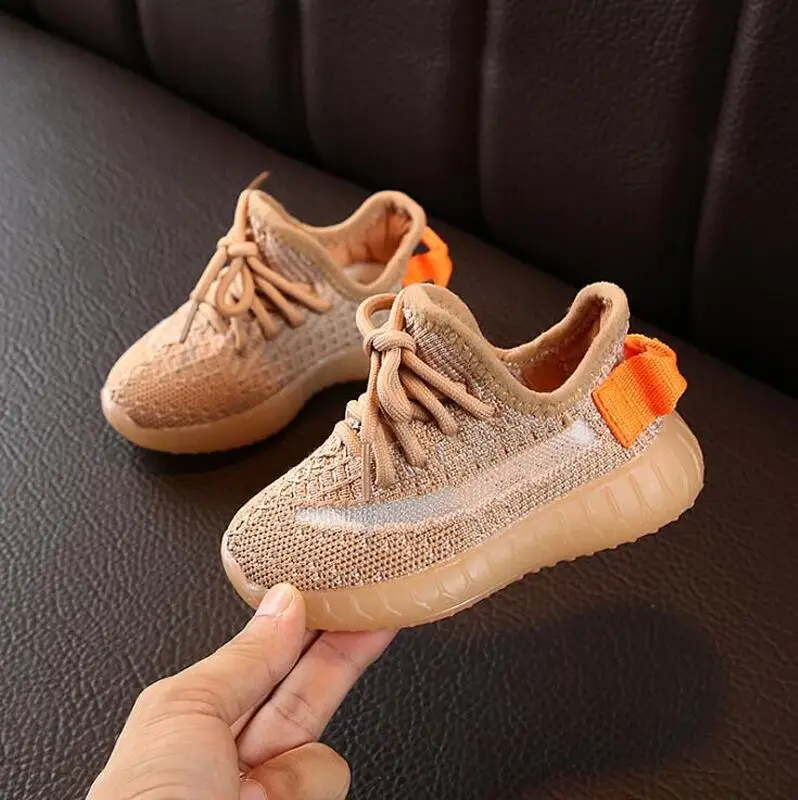 Детская Светоотражающая обувь Kanye west yeezy детская повседневная новые дышащие сетчатые кроссовки кружевные летние зимние унисекс