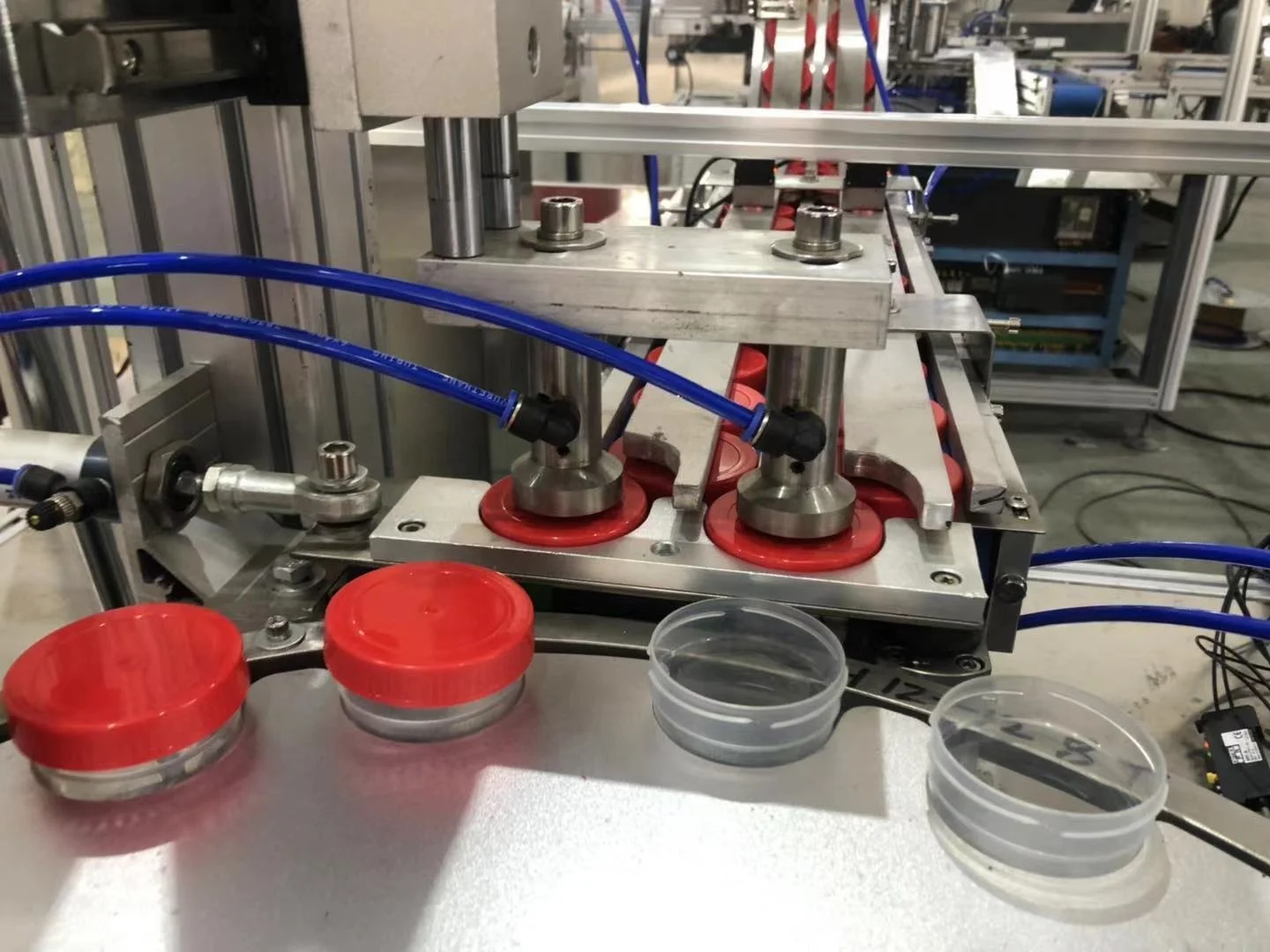 
3 parts urine Jar blood jar spoon cap capping Assembly Machine 