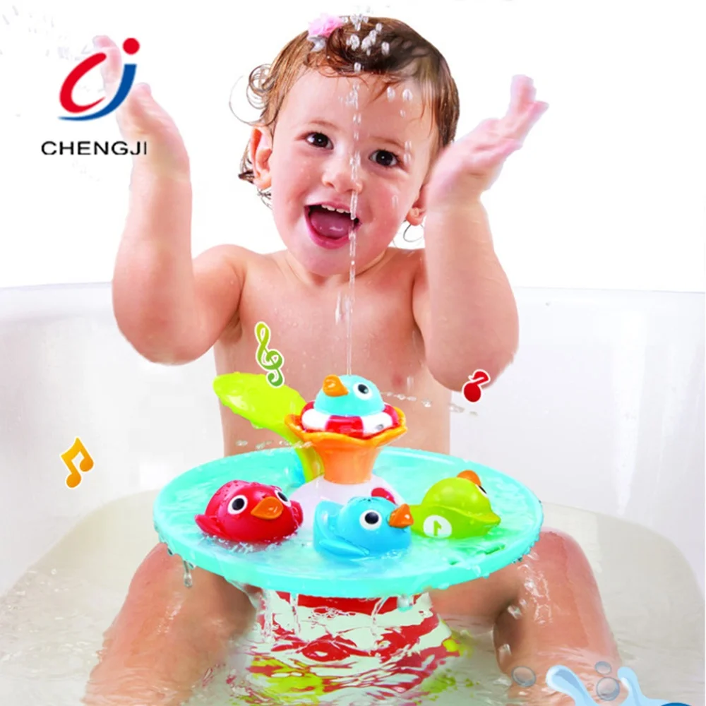 Eco-friendly kids spray water duck set float baby bath animal toy with music