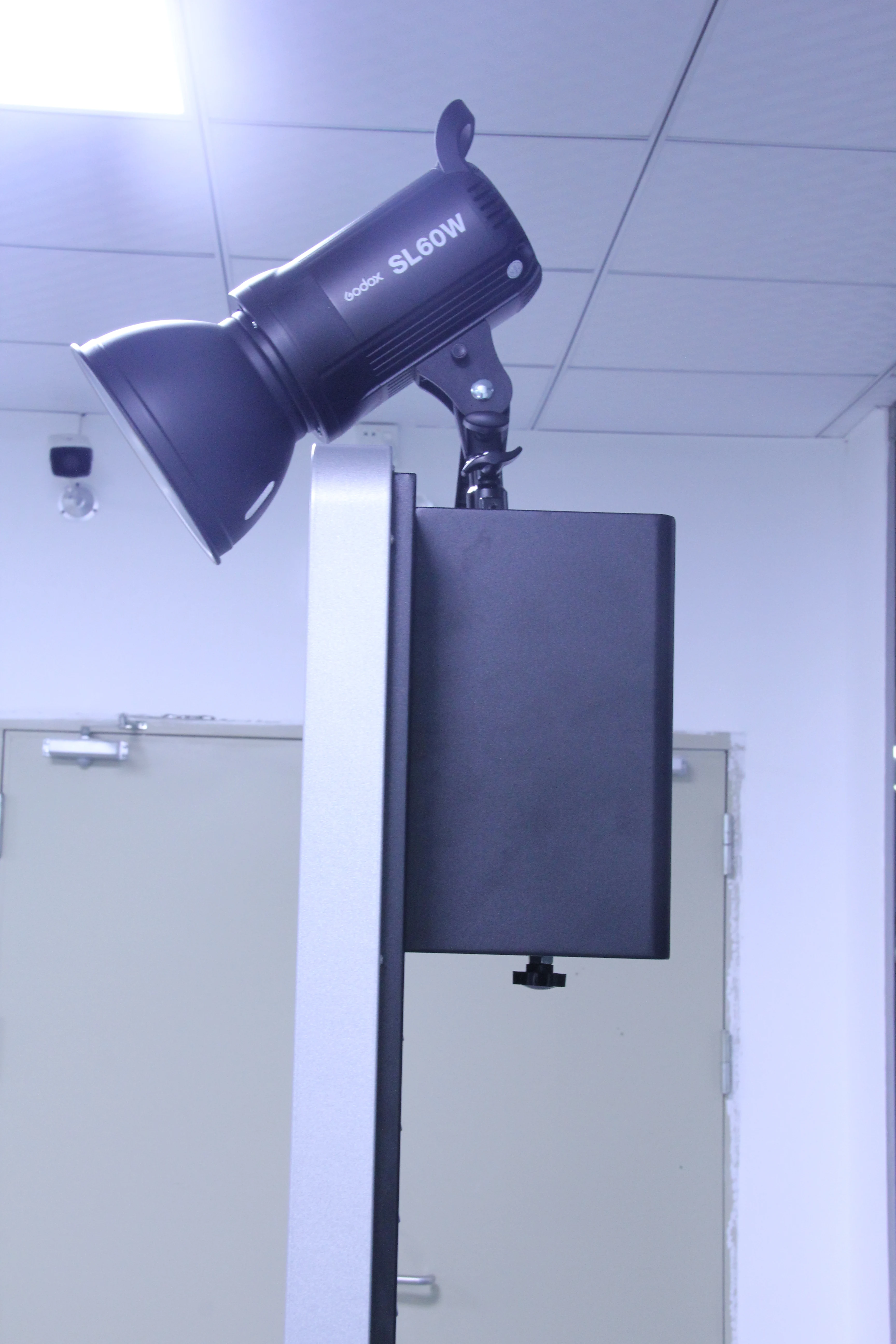 Hot 76 Inch HD Mirror Photo Booth with 49 Inch Touch Screen with Metal Base with Wheels with Flashlight