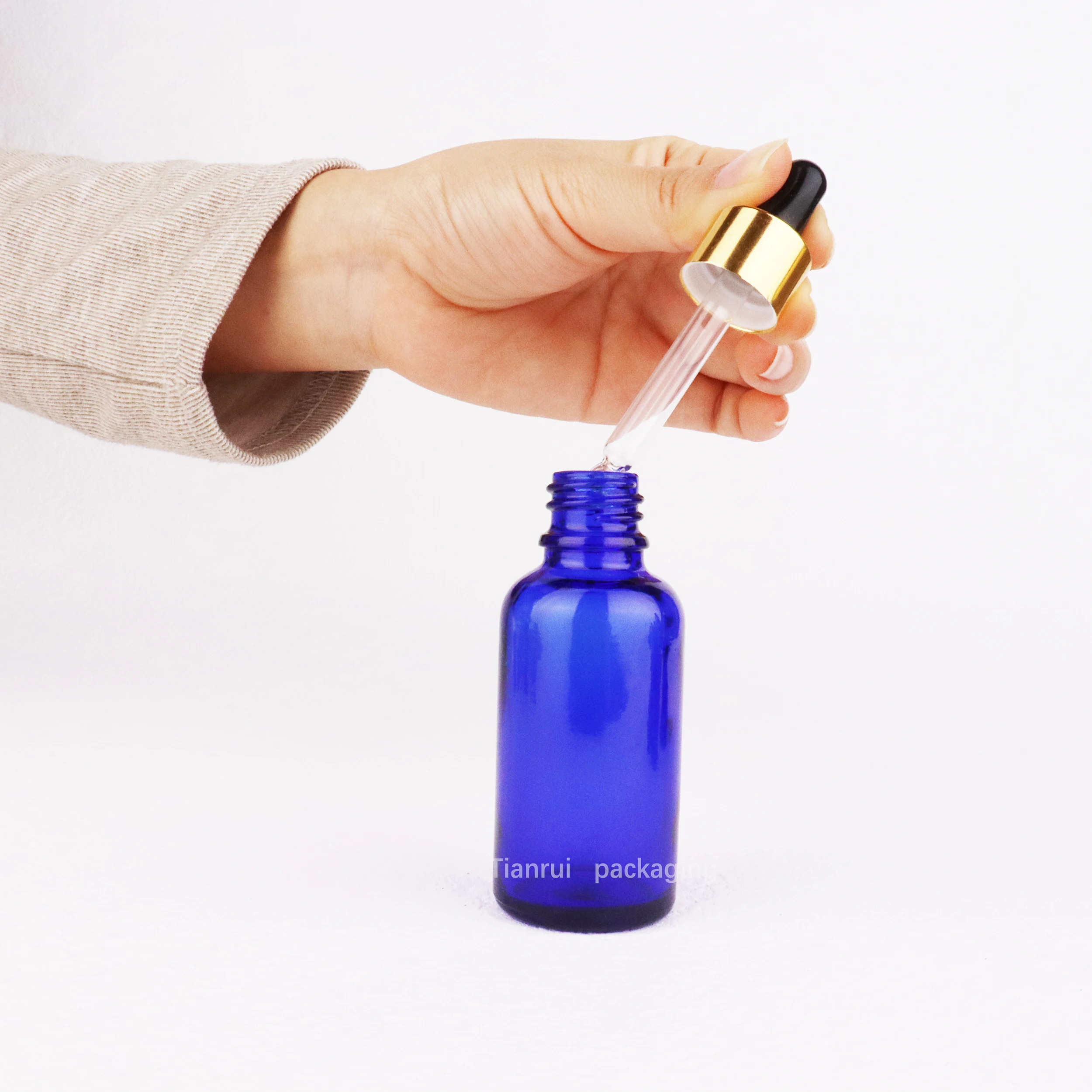 Low MOQ Essential Oil Product Container Colored Glass Dropper Bottles 5 10 15 20 30 50 100ml 2 oz Blue Serum Bottles
