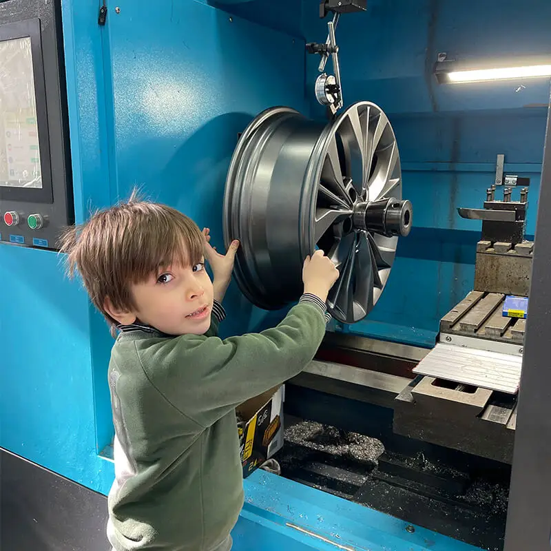 Rim repair workshop china factory lathe machine lathe new car rims alloy wheel with cue repair lathe