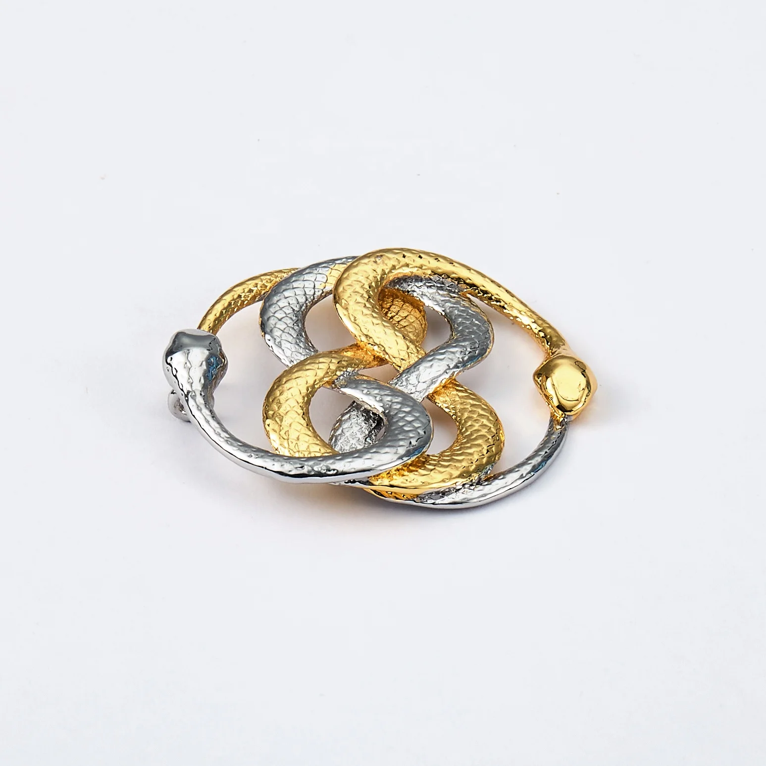 Элегантная подвеска в виде змеи