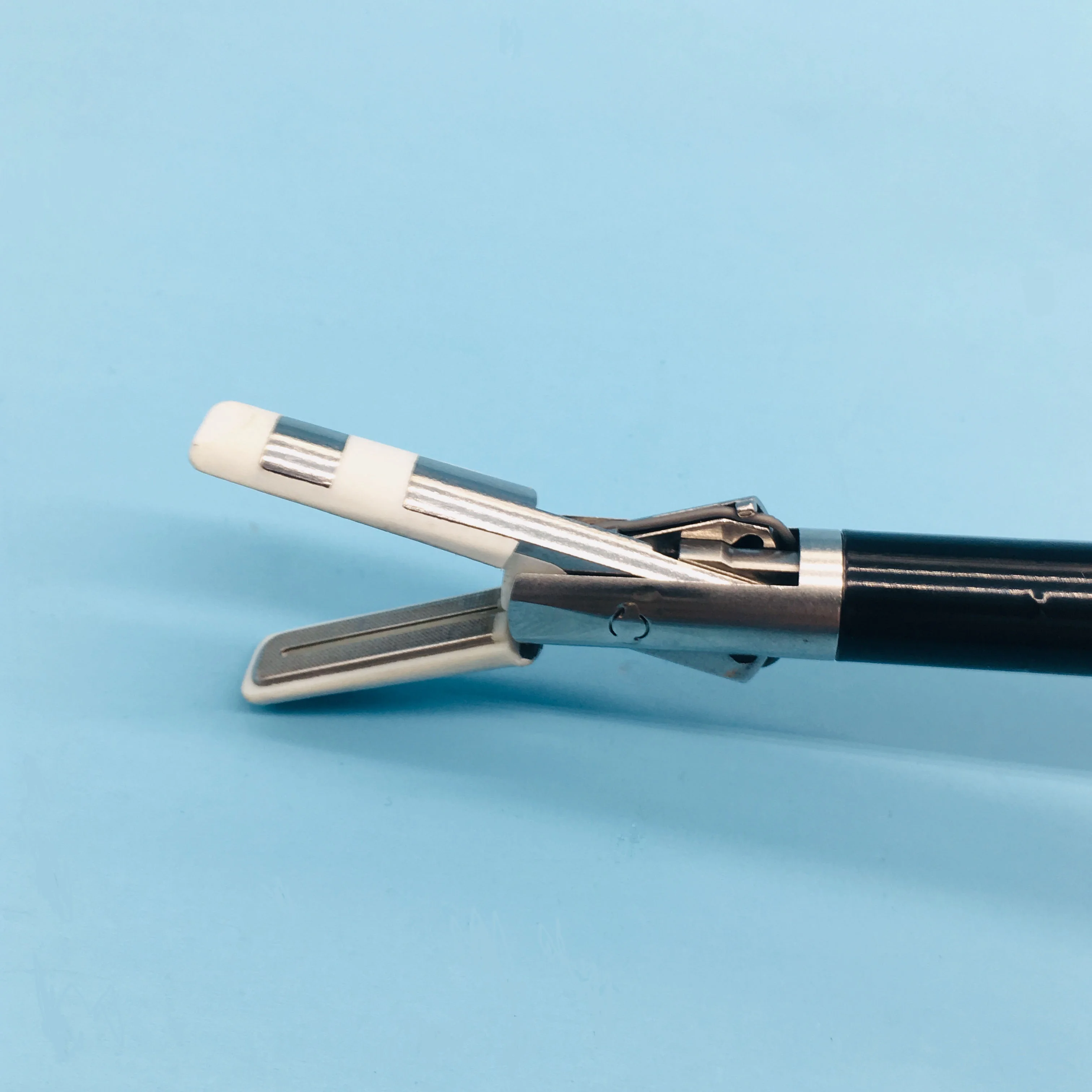 Ligasure tissue sealer instrument for laparoscopic sugery
