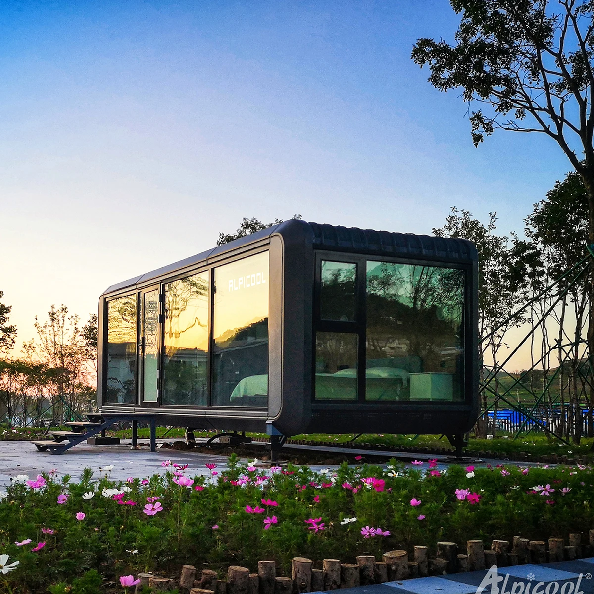 Zcamp V7 Stainless Steel Outdoor Camping Prefab House Movable Capsule Tiny Houses Modular Design