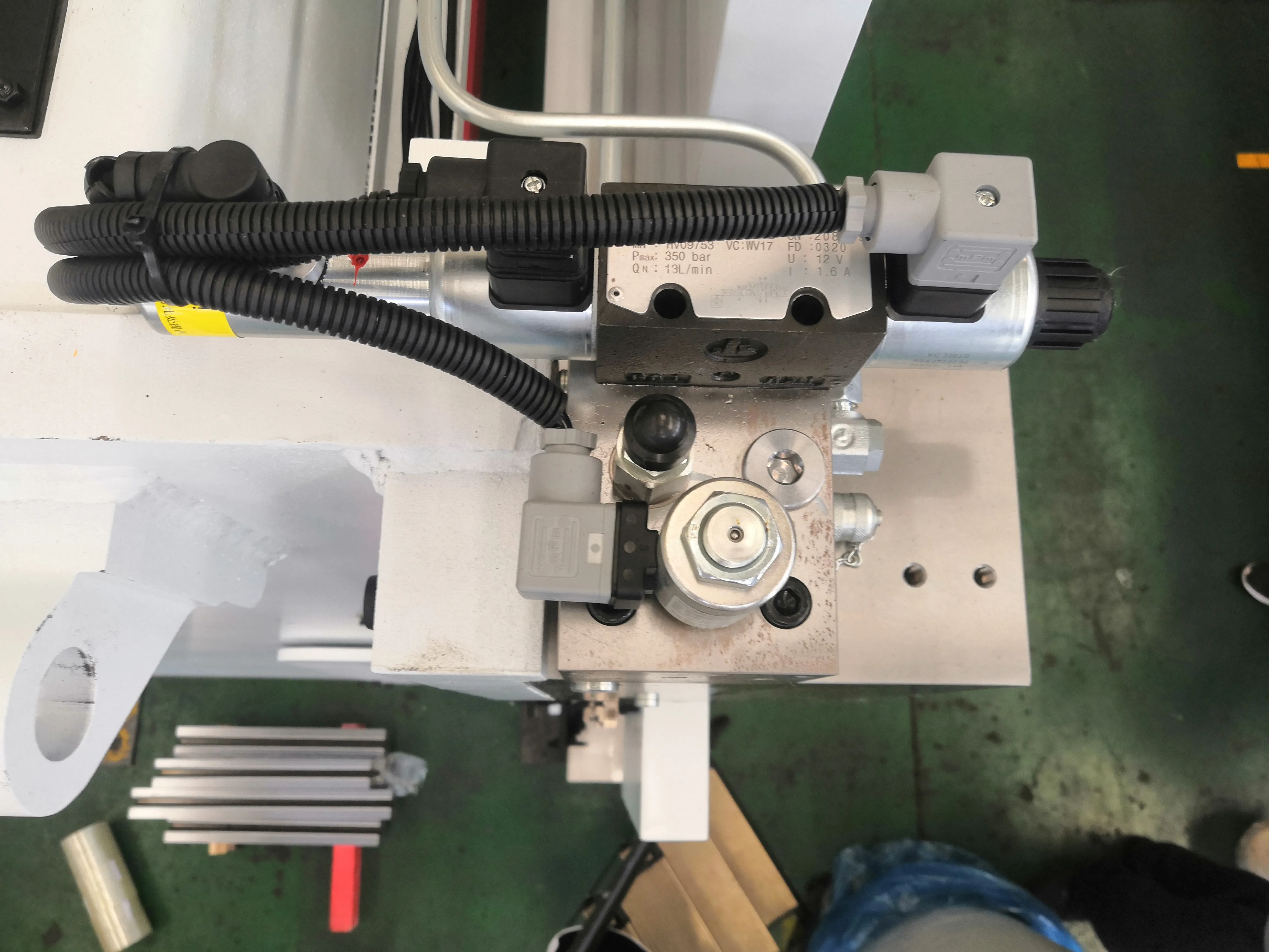  Пресс-тормоз с ЧПУ Intl brand OHA amada PR 6-30T1050 системой