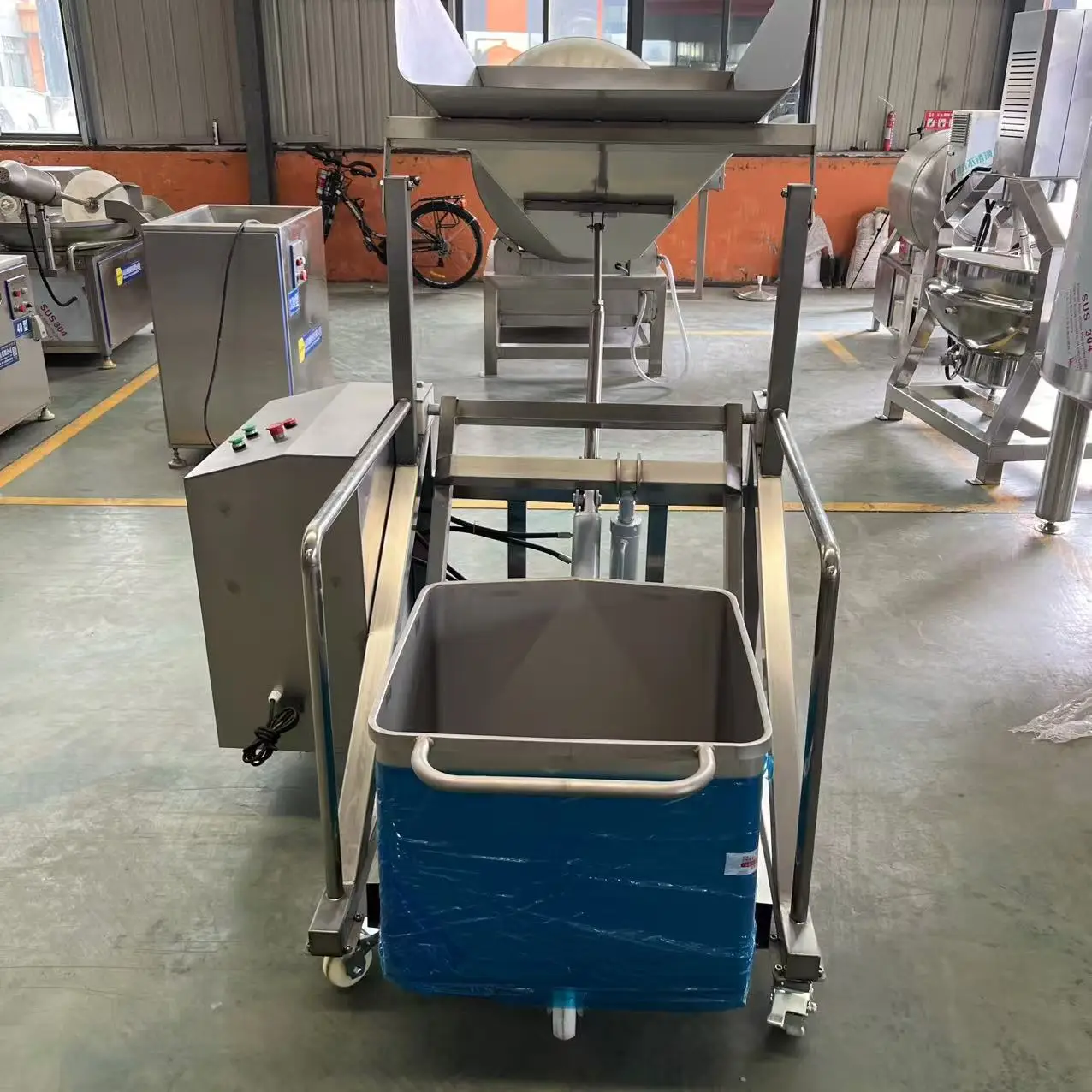 Customized Industrial Mobile Hydraulic Lifter / 200L Meat Cart Lifter Elevator for Vacuum Tumbler