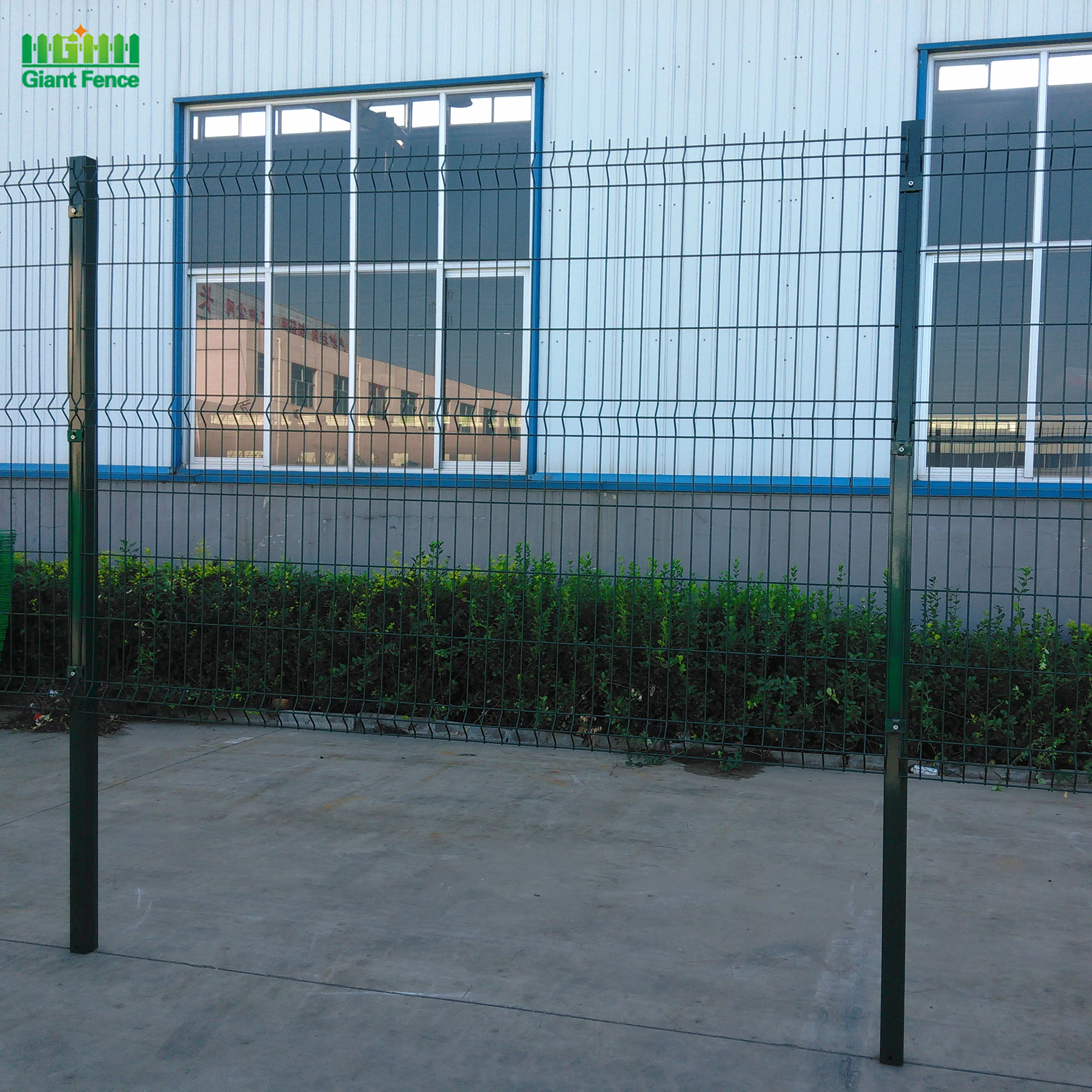 Outdoor curvy welded mesh fence triangle bending agricultural 3d fence peach shaped 3d curved fence for roadside