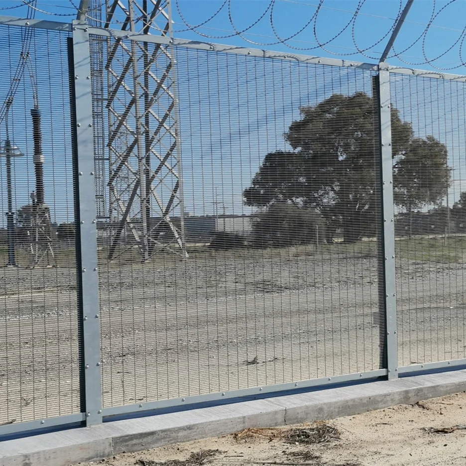 8 Ft Tall 11Gauge Diamond Hole Hot Dipped Galvanized Chain Link Perimeter Fence For Farm